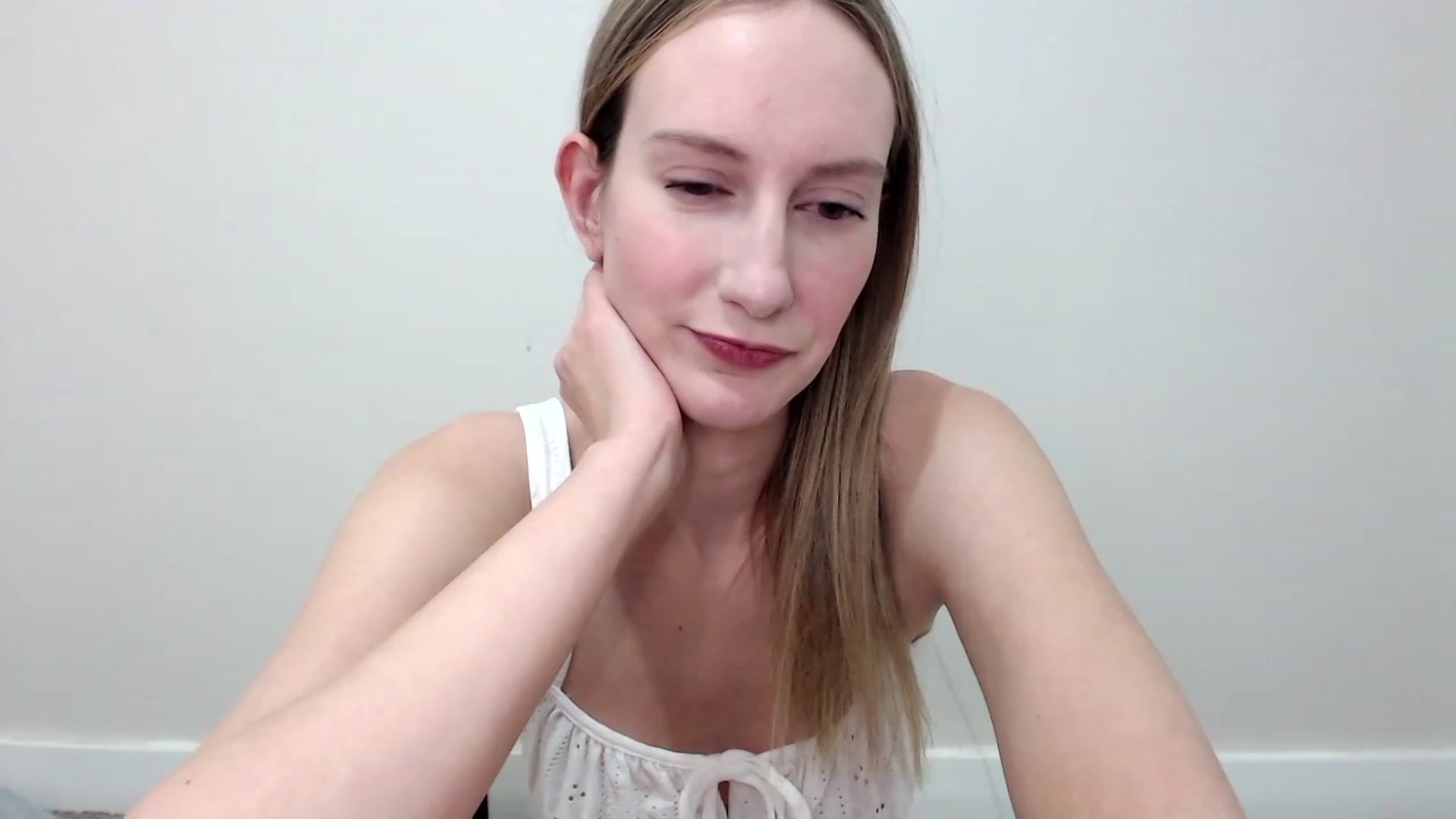 Gallery image thumbnail from Strwberrymoon's myfreecams stream on, 11/22/2023, 01:26 image 14 of 20