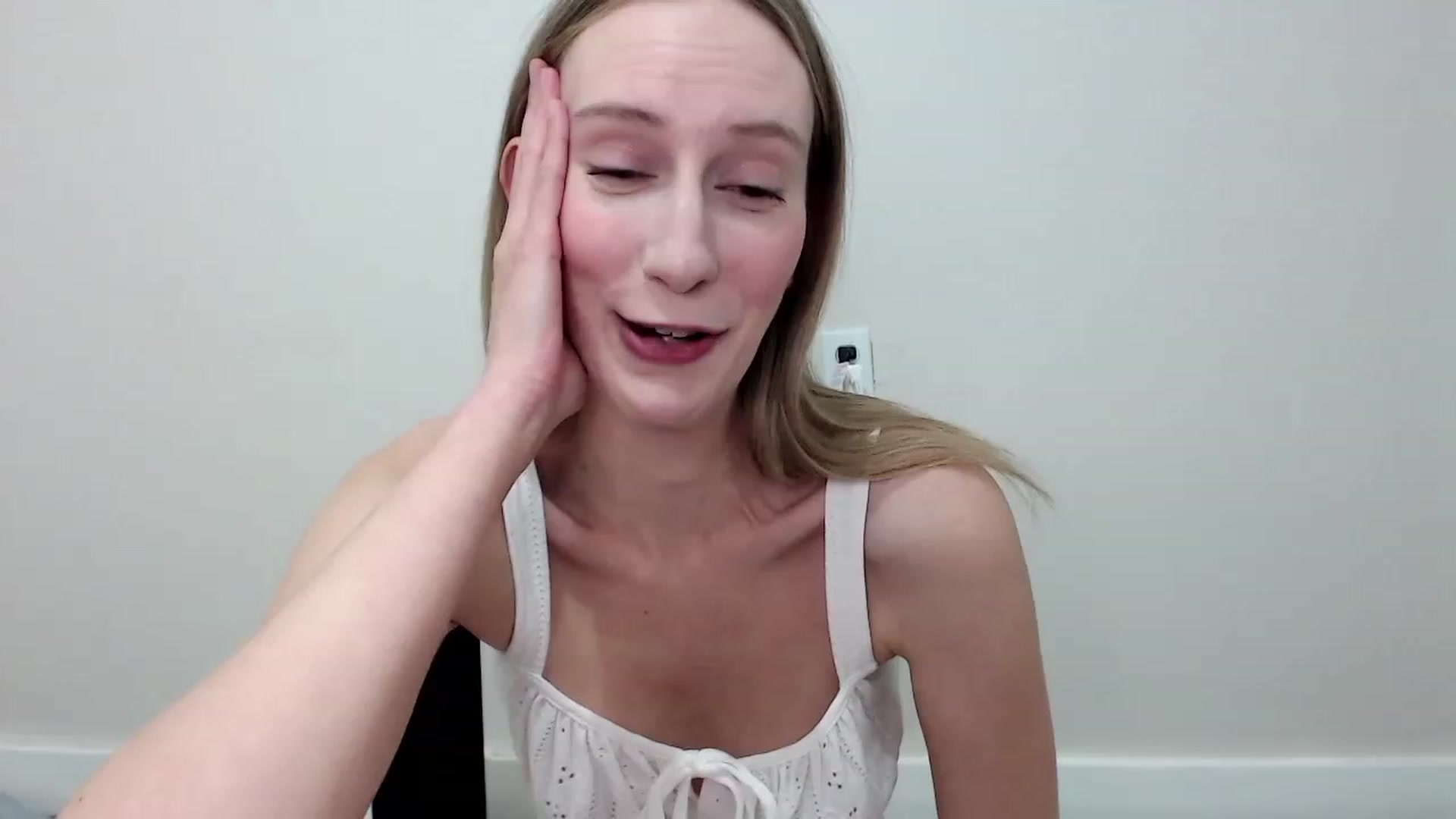 Gallery image thumbnail from Strwberrymoon's myfreecams stream on, 11/22/2023, 01:26 image 2 of 20