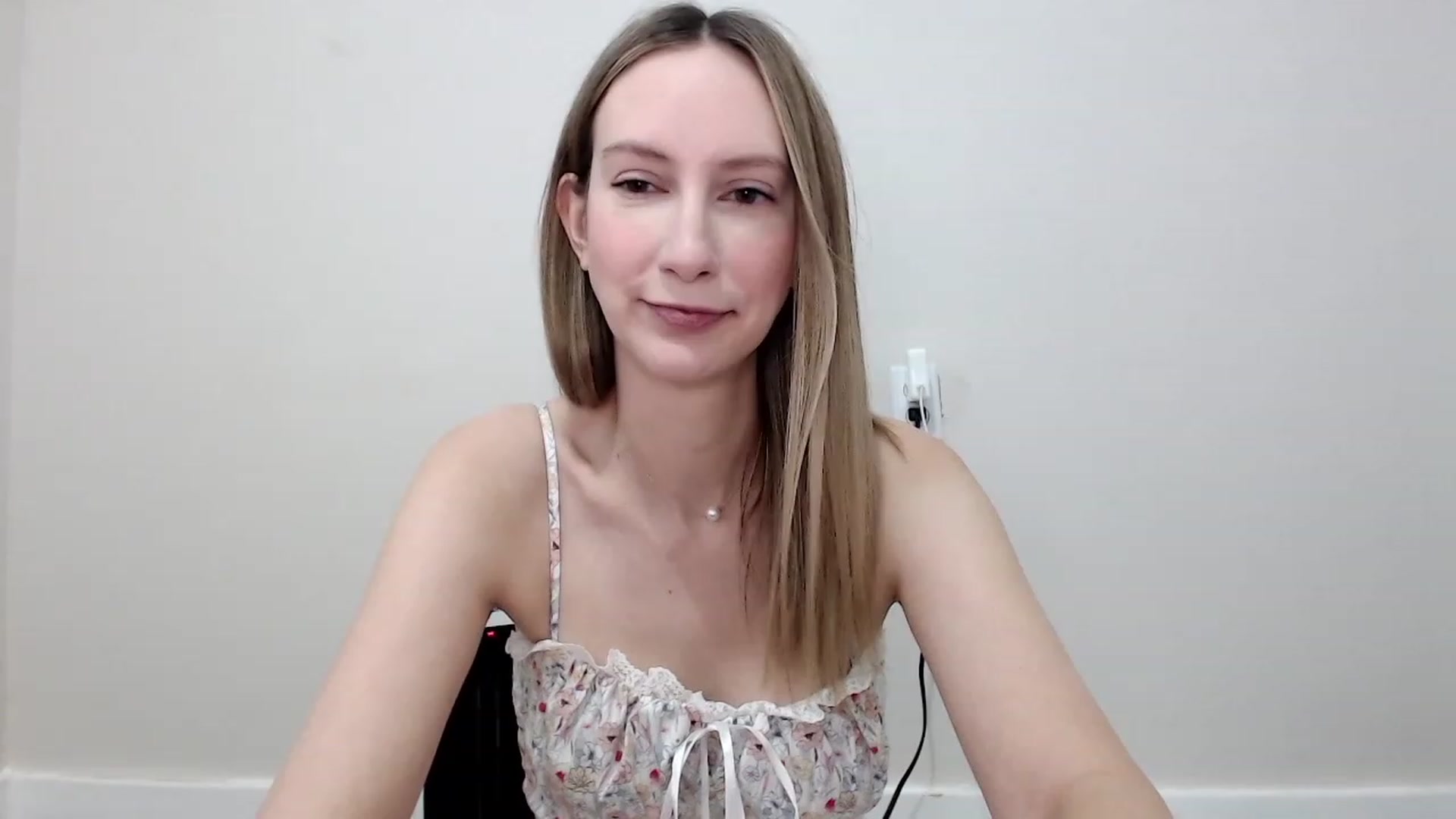 Gallery image thumbnail from Strwberrymoon's myfreecams stream on, 12/09/2023, 21:17 image 5 of 20