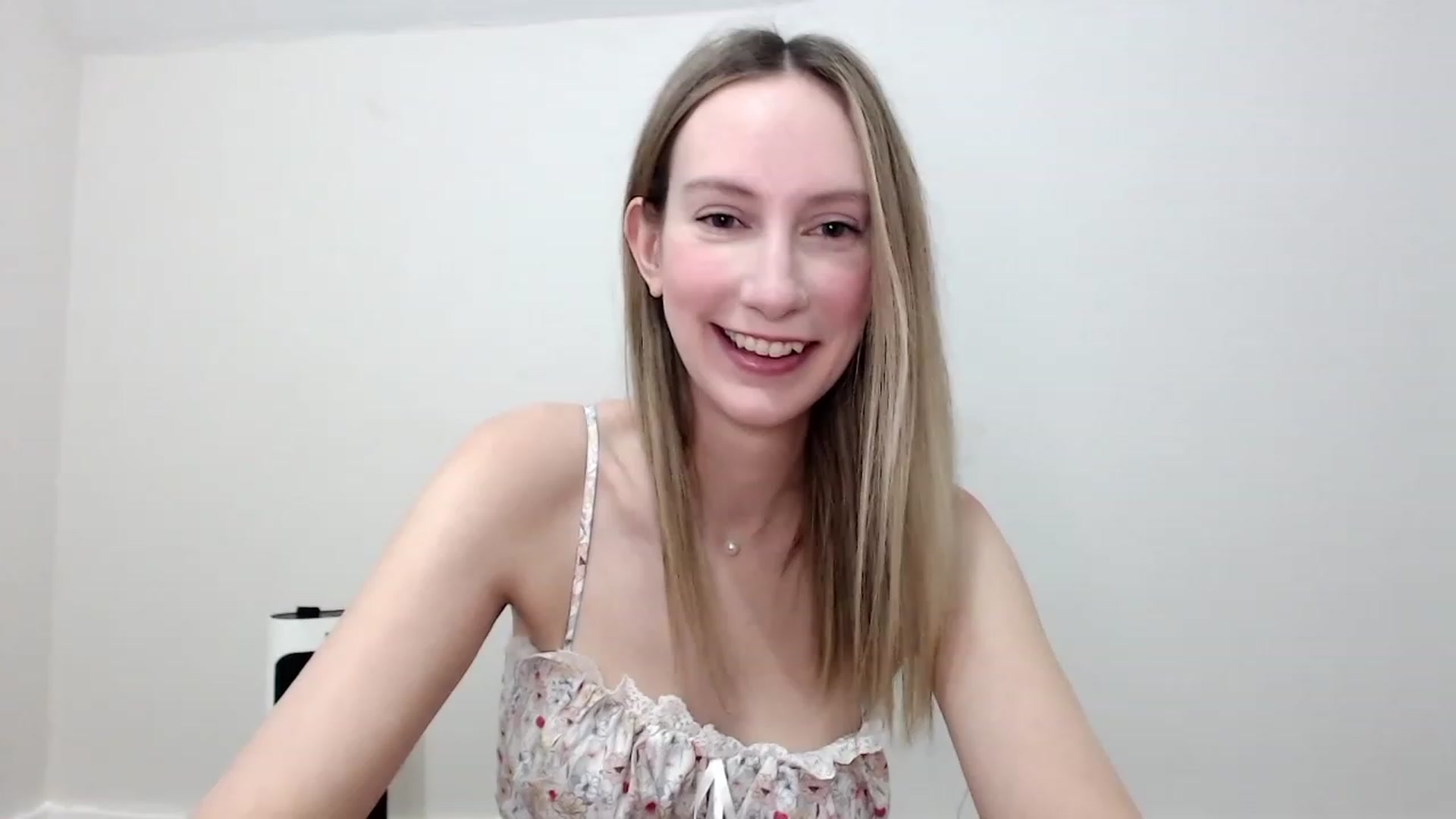 Gallery image thumbnail from Strwberrymoon's myfreecams stream on, 12/09/2023, 21:57 image 2 of 20