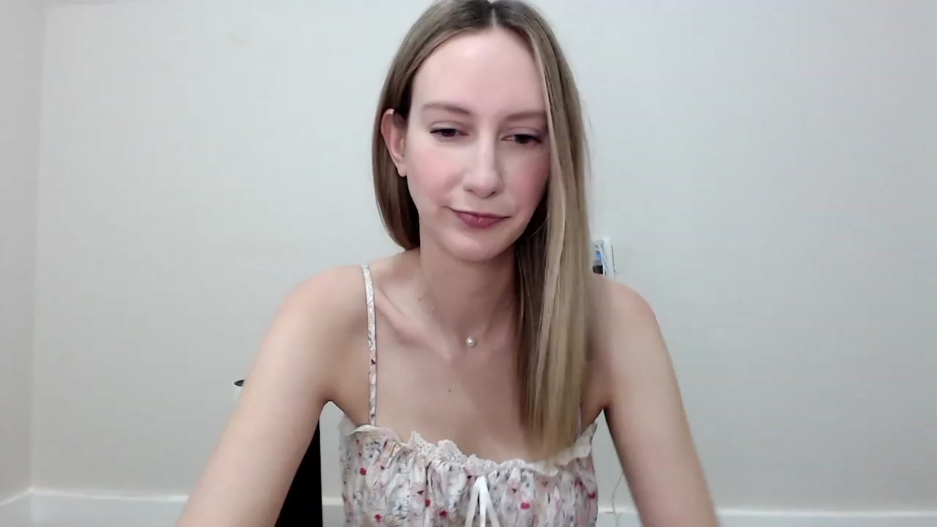 Gallery image thumbnail from Strwberrymoon's myfreecams stream on, 12/09/2023, 21:57 image 9 of 20