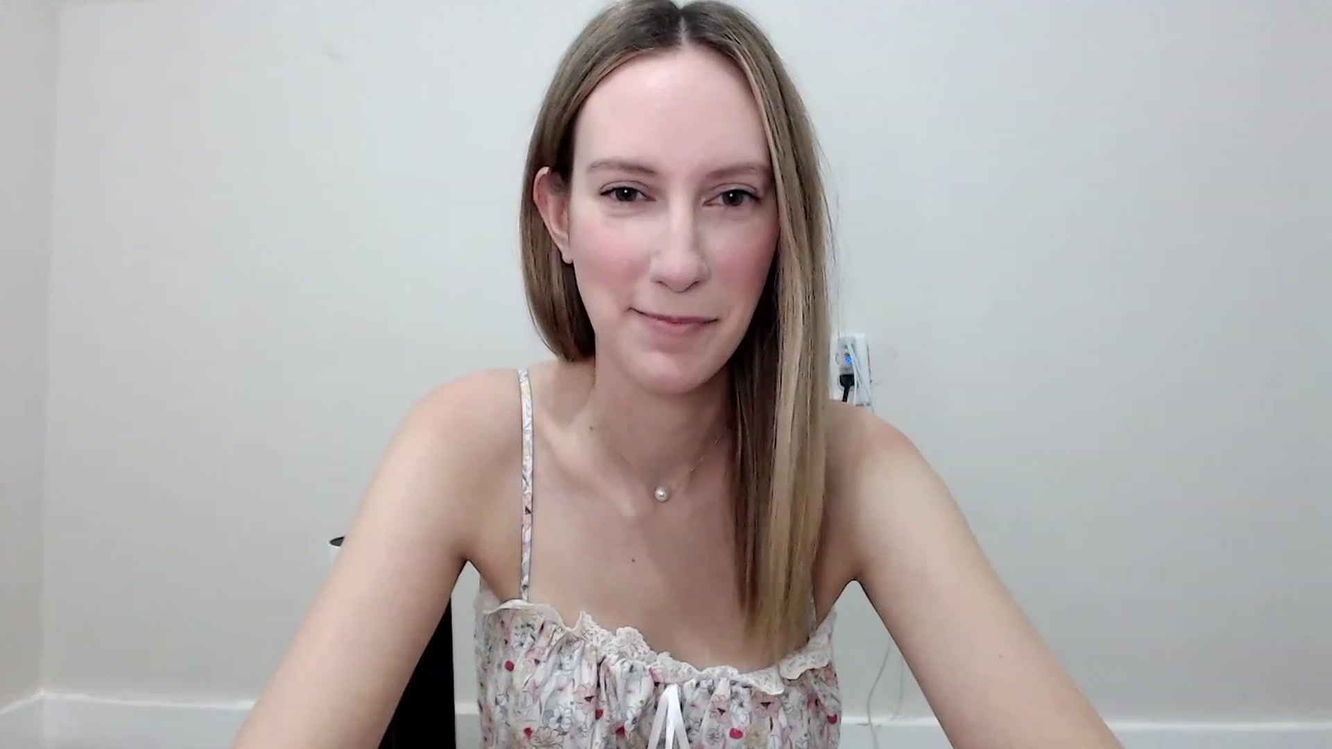 Gallery image thumbnail from Strwberrymoon's myfreecams stream on, 12/09/2023, 21:57 image 10 of 20
