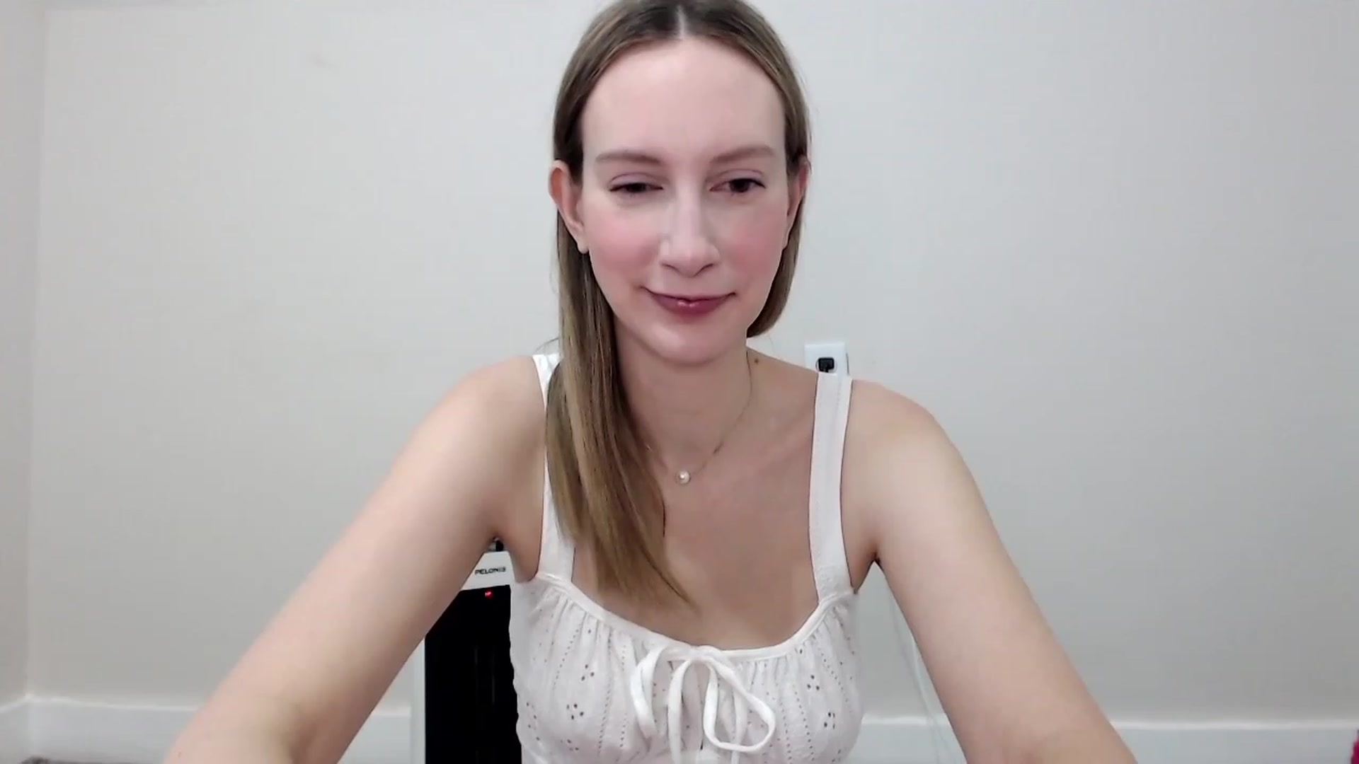 Gallery image thumbnail from Strwberrymoon's myfreecams stream on, 12/12/2023, 21:02 image 11 of 20