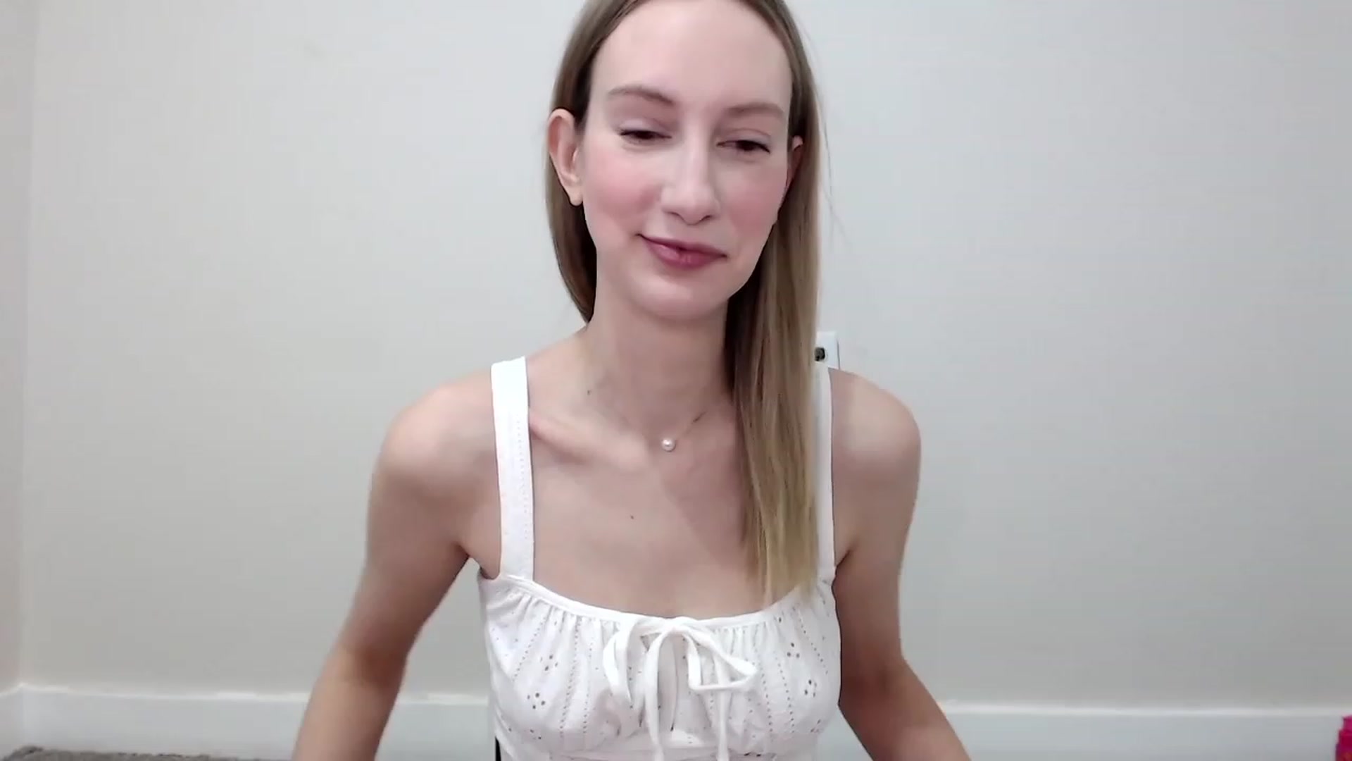 Gallery image thumbnail from Strwberrymoon's myfreecams stream on, 12/12/2023, 21:02 image 4 of 20