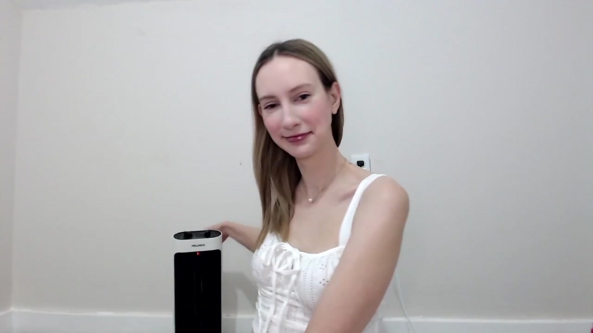 Gallery image thumbnail from Strwberrymoon's myfreecams stream on, 12/12/2023, 21:02 image 9 of 20