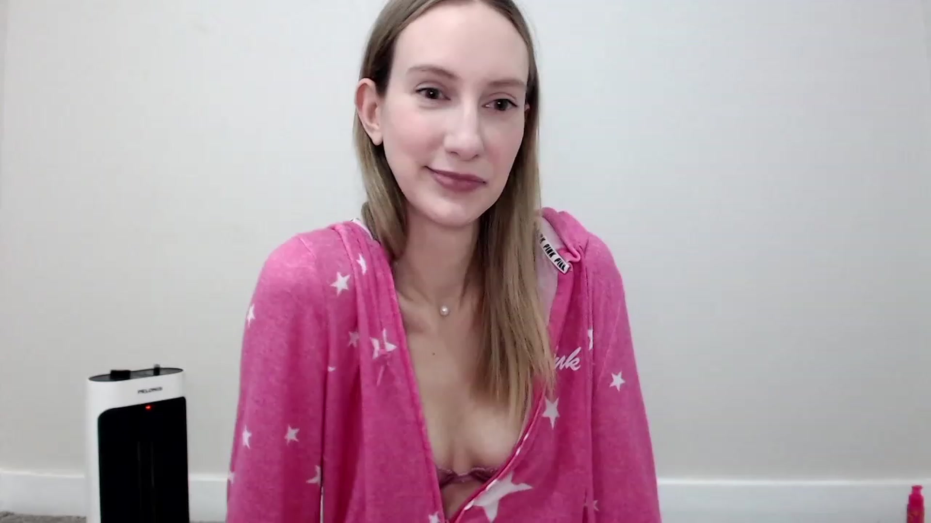 Gallery image thumbnail from Strwberrymoon's myfreecams stream on, 12/13/2023, 20:23 image 20 of 20