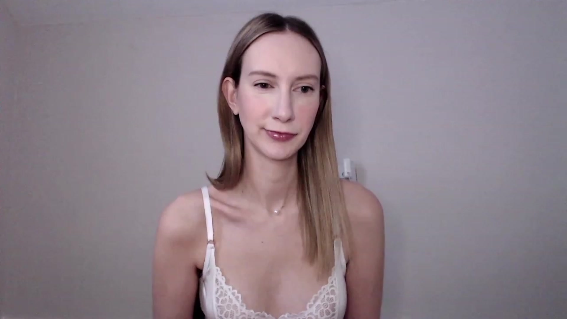 Gallery image thumbnail from Strwberrymoon's myfreecams stream on, 12/14/2023, 19:34 image 1 of 20