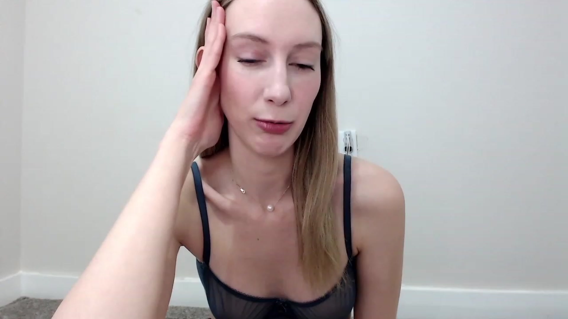 Gallery image thumbnail from Strwberrymoon's myfreecams stream on, 12/16/2023, 21:00 image 16 of 20