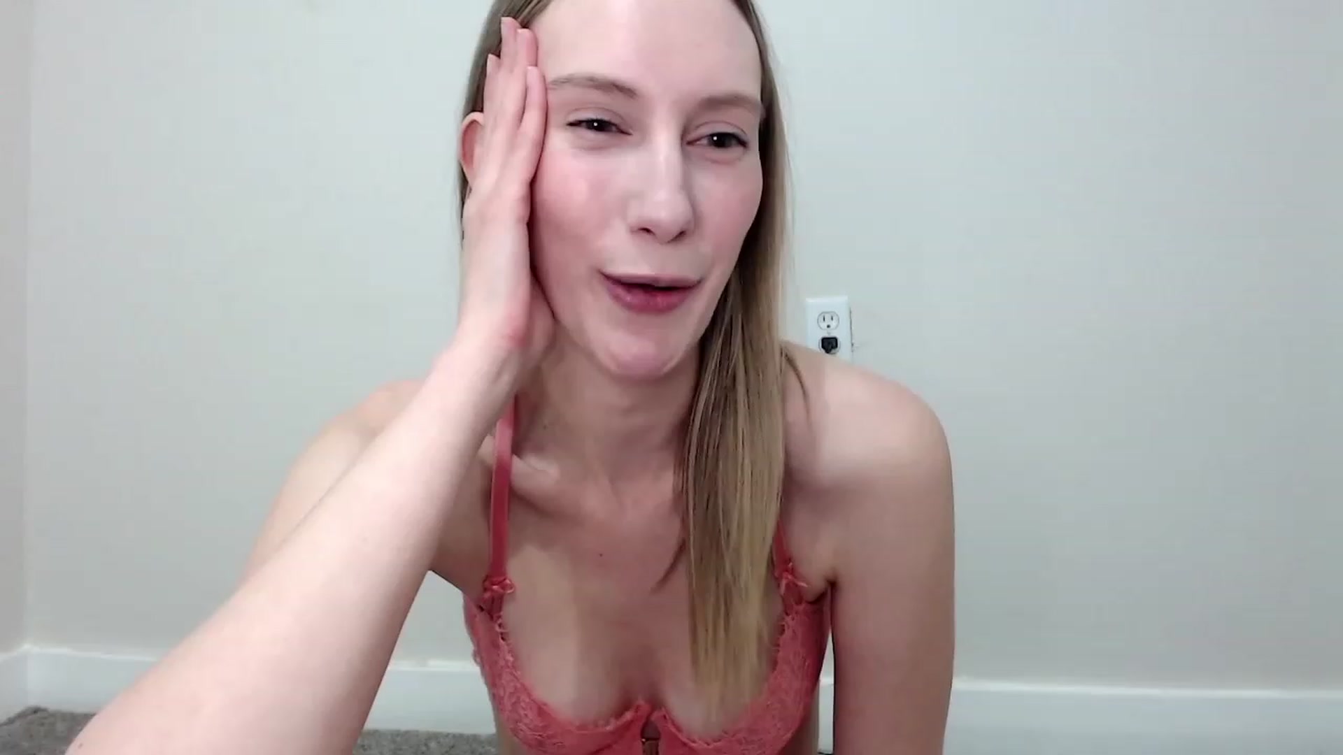 Gallery image thumbnail from Strwberrymoon's myfreecams stream on, 12/22/2023, 02:29 image 10 of 20
