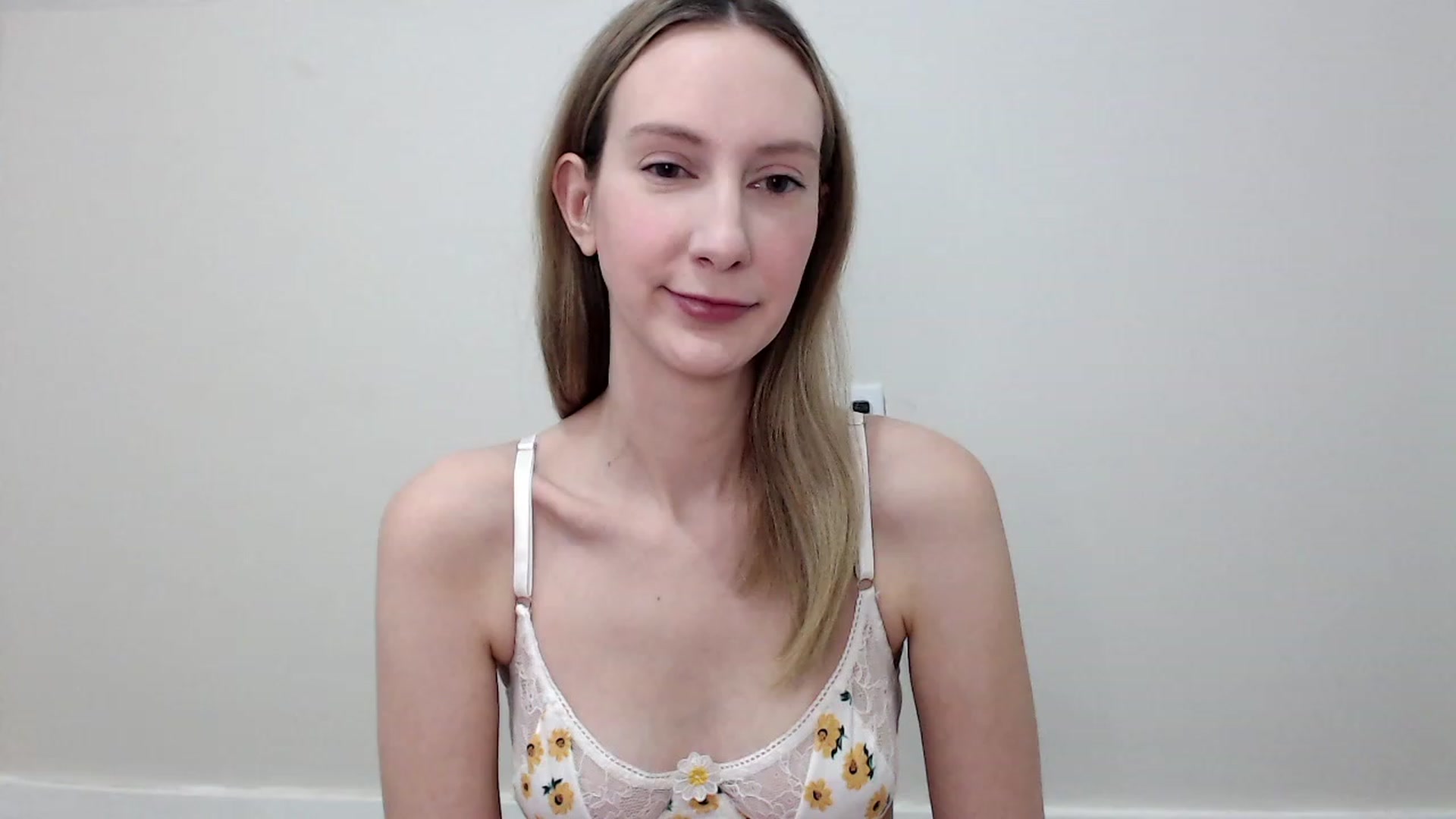 Gallery image thumbnail from Strwberrymoon's myfreecams stream on, 12/23/2023, 20:58 image 6 of 20