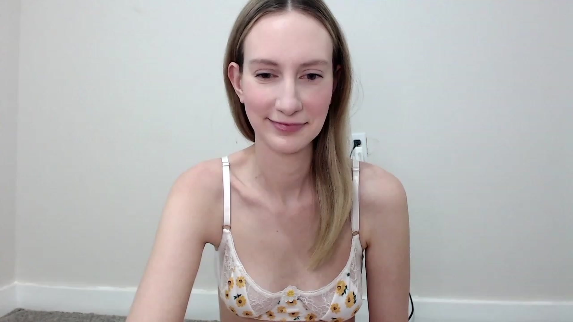 Gallery image thumbnail from Strwberrymoon's myfreecams stream on, 12/23/2023, 21:33 image 1 of 20