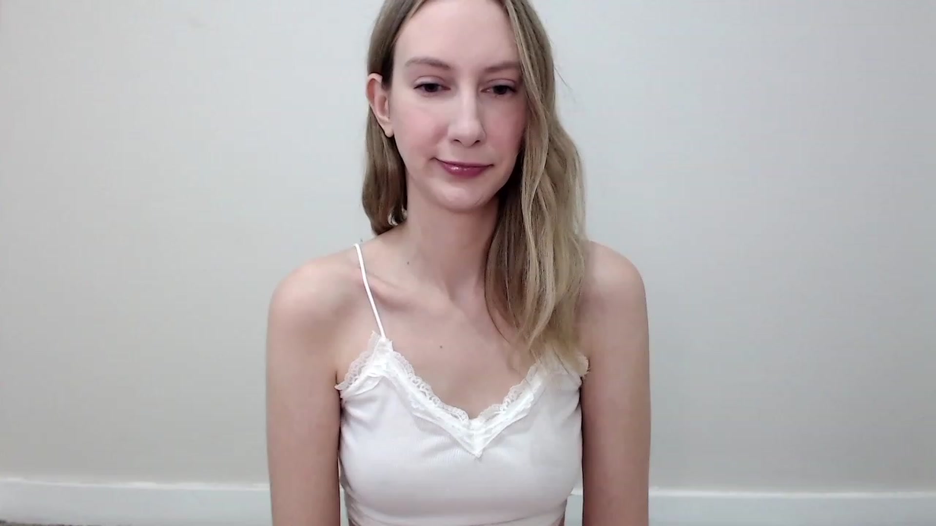Gallery image thumbnail from Strwberrymoon's myfreecams stream on, 12/24/2023, 19:27 image 6 of 20