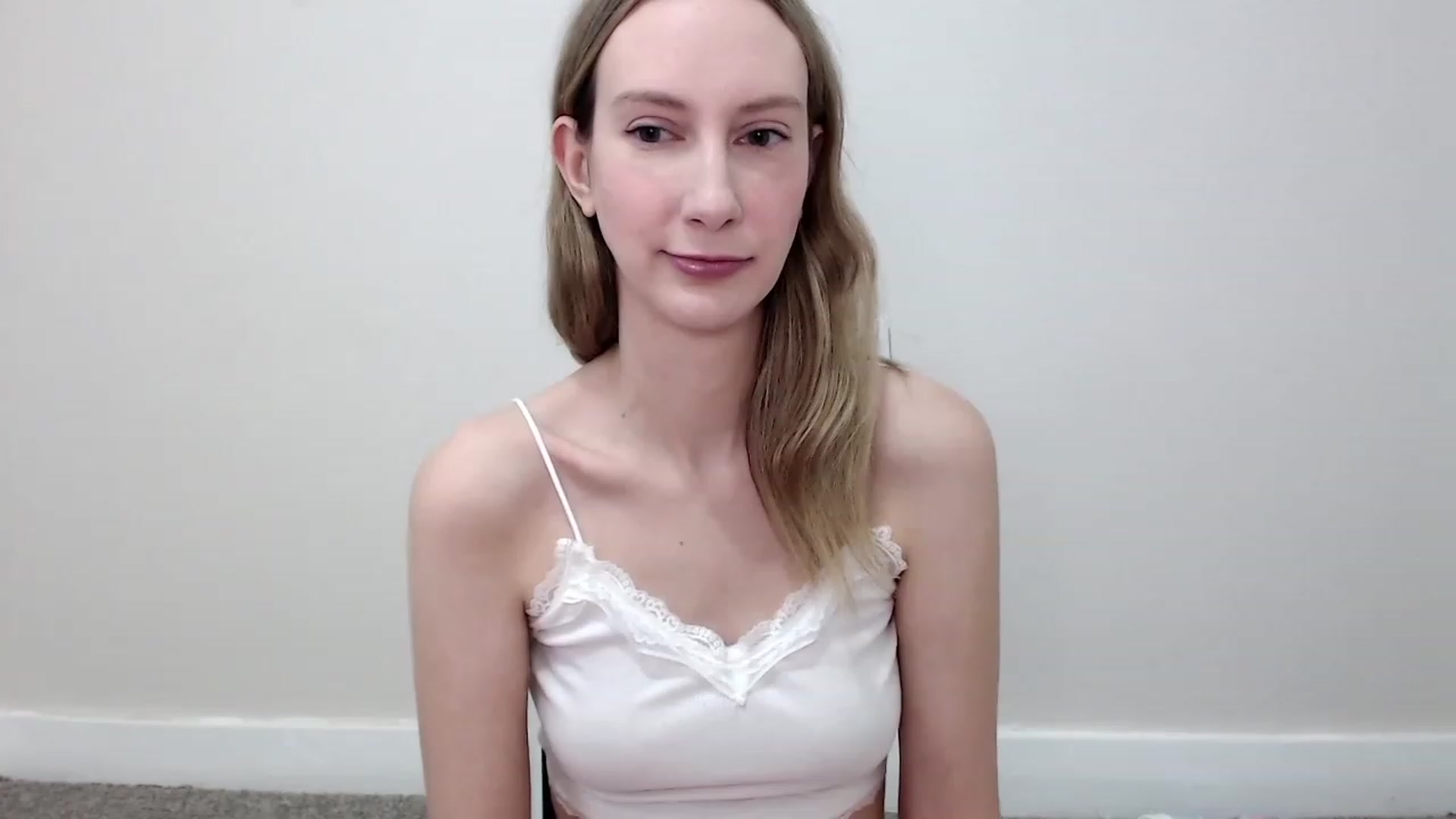 Gallery image thumbnail from Strwberrymoon's myfreecams stream on, 12/24/2023, 19:27 image 18 of 20
