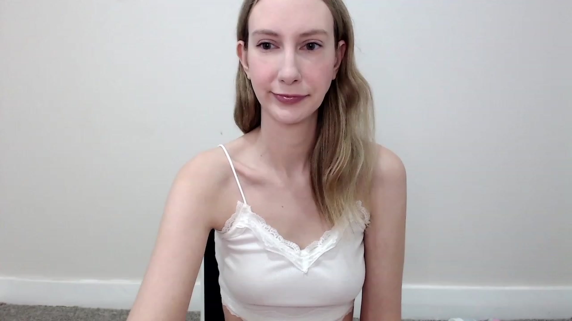 Gallery image thumbnail from Strwberrymoon's myfreecams stream on, 12/24/2023, 19:27 image 10 of 20