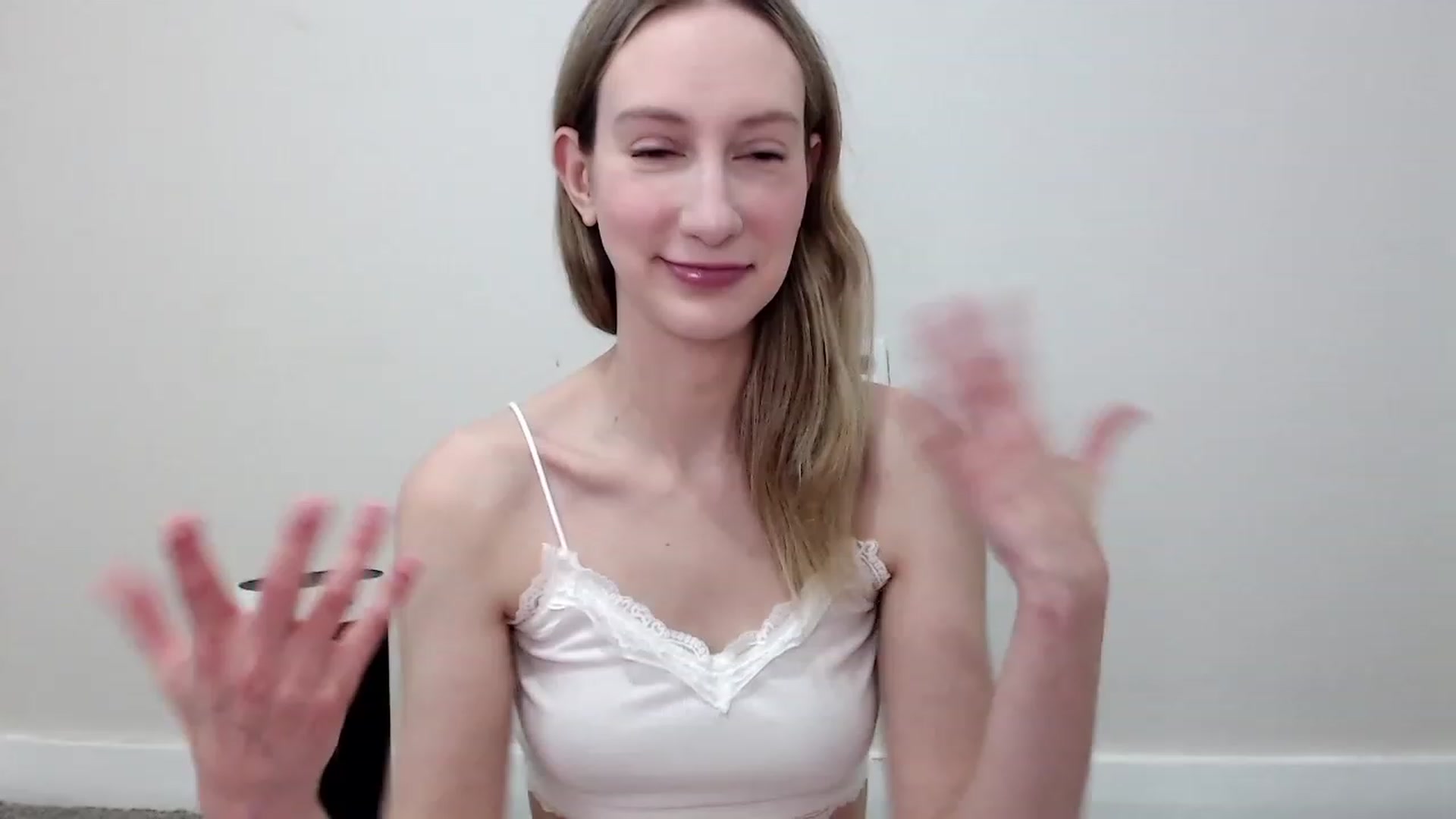 Gallery image thumbnail from Strwberrymoon's myfreecams stream on, 12/24/2023, 19:27 image 2 of 20