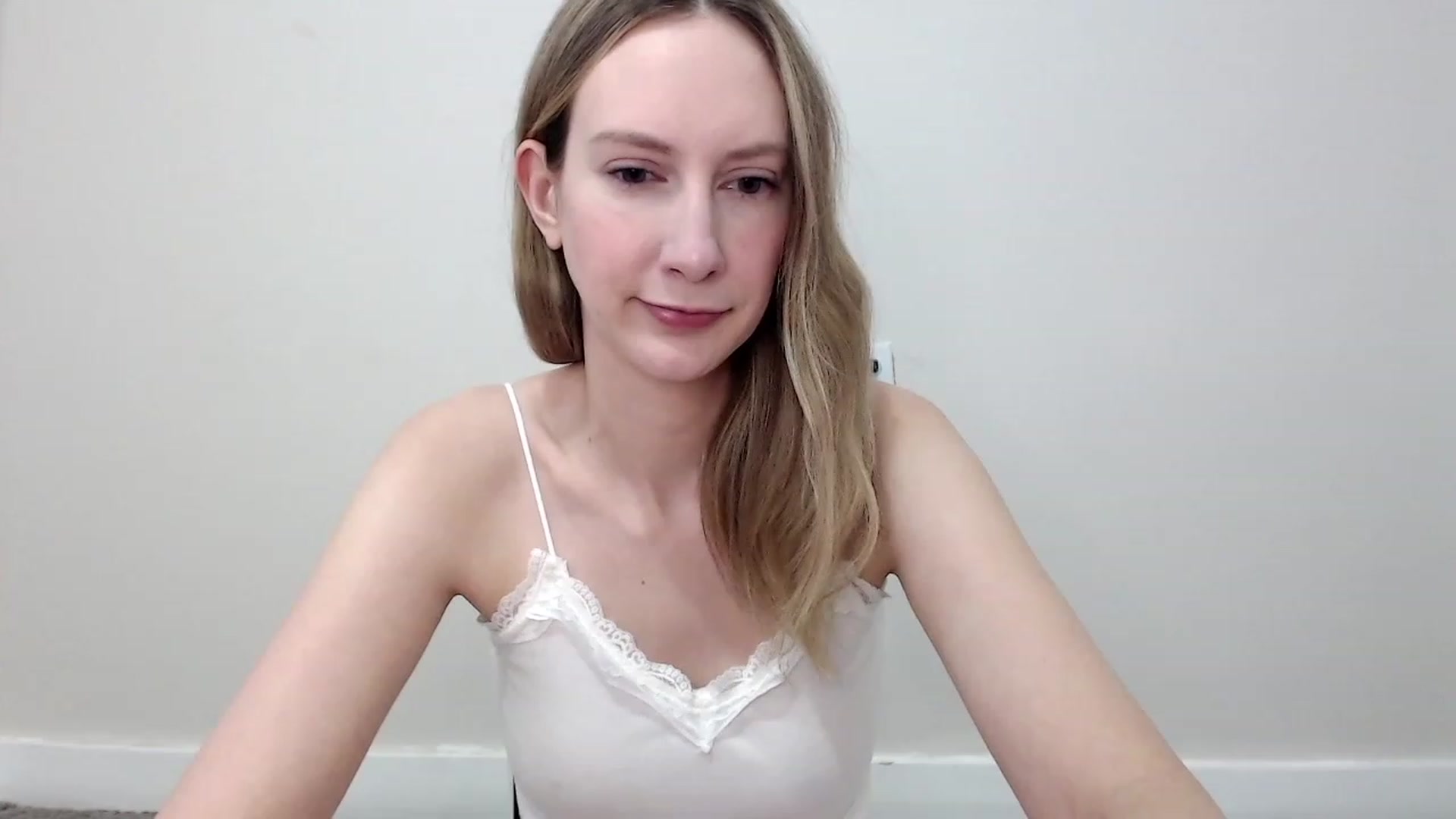 Gallery image thumbnail from Strwberrymoon's myfreecams stream on, 12/24/2023, 21:03 image 6 of 20
