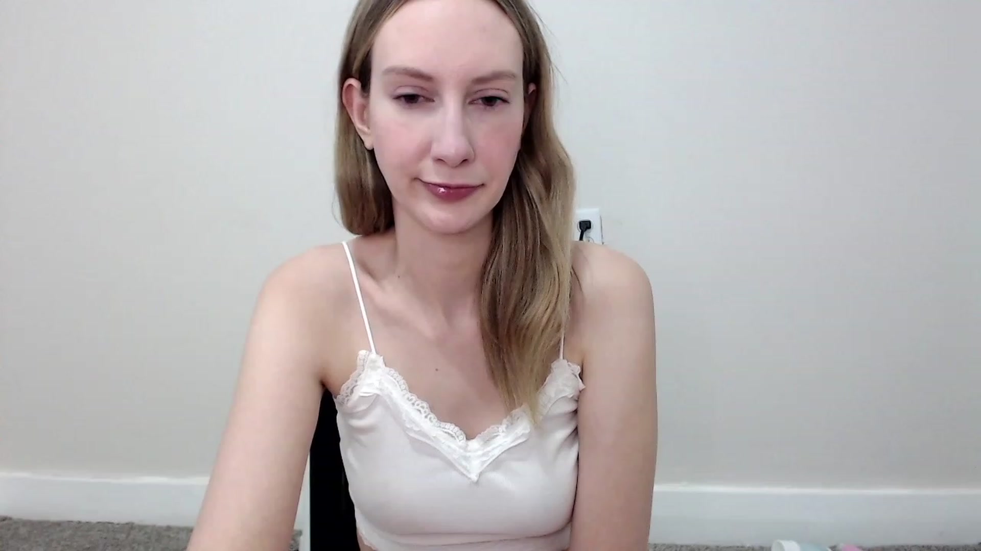 Gallery image thumbnail from Strwberrymoon's myfreecams stream on, 12/24/2023, 21:03 image 16 of 20