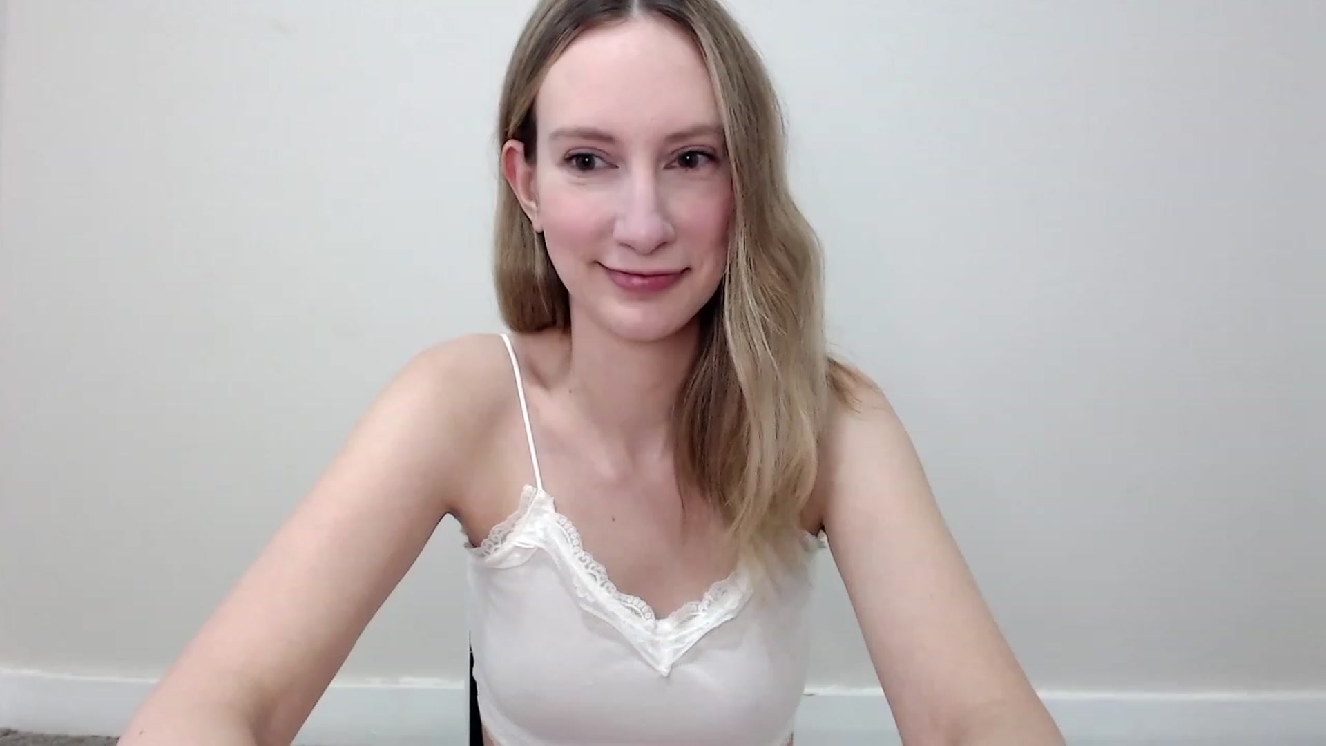 Gallery image thumbnail from Strwberrymoon's myfreecams stream on, 12/24/2023, 21:03 image 5 of 20