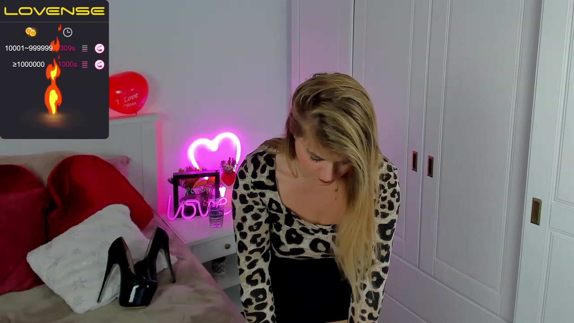 Gallery image thumbnail from SuaveGia's myfreecams stream on, 02/22/2023, 09:37 image 2 of 20