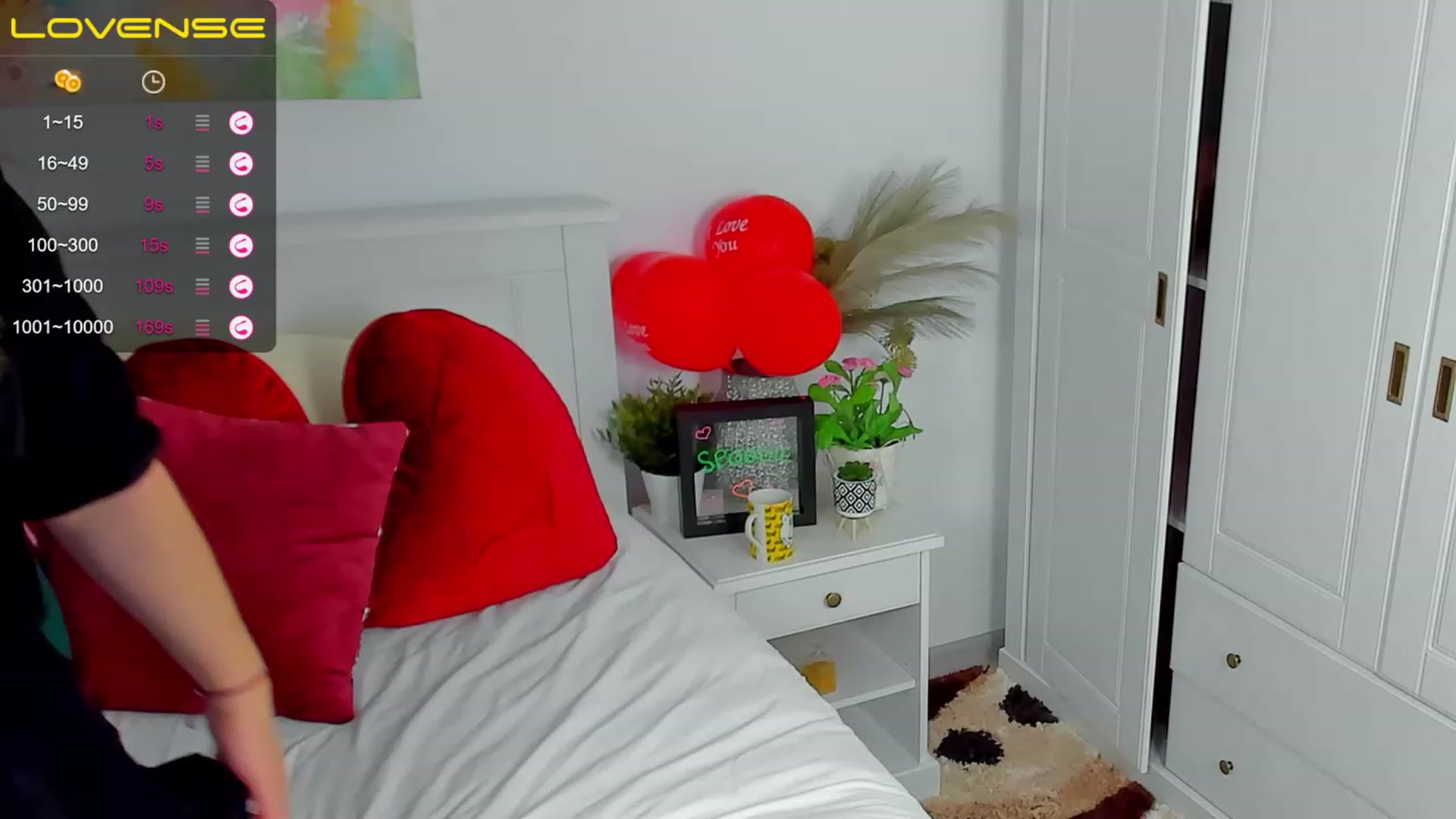 Gallery image thumbnail from SuaveGia's myfreecams stream on, 03/27/2023, 08:45 image 13 of 20