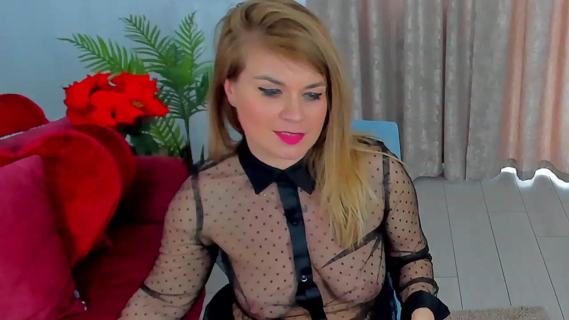 Gallery image thumbnail from SuaveGia's myfreecams stream on, 04/12/2023, 09:47 image 13 of 20