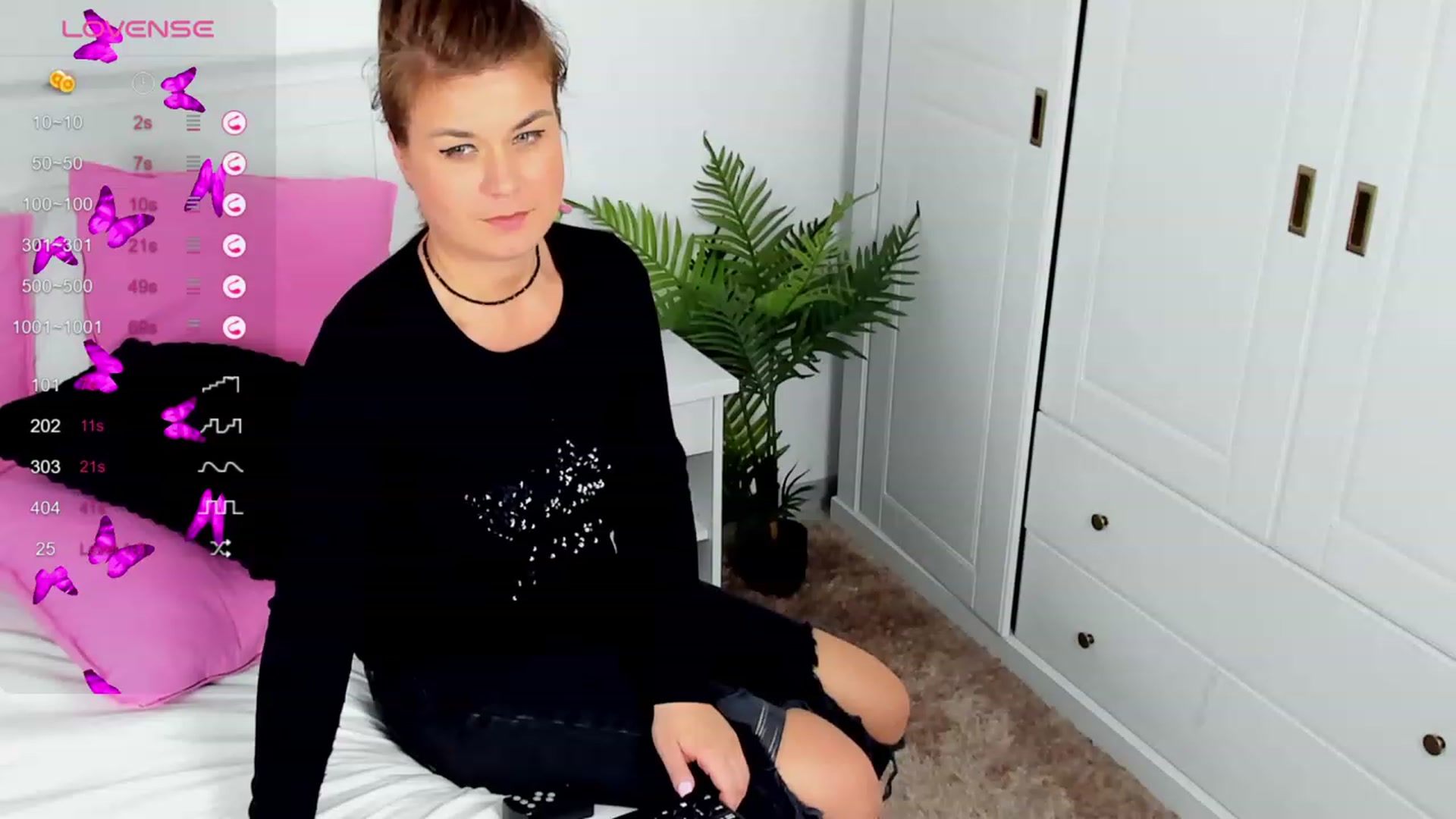 Gallery image thumbnail from SuaveGia's myfreecams stream on, 03/12/2024, 11:40 image 14 of 20