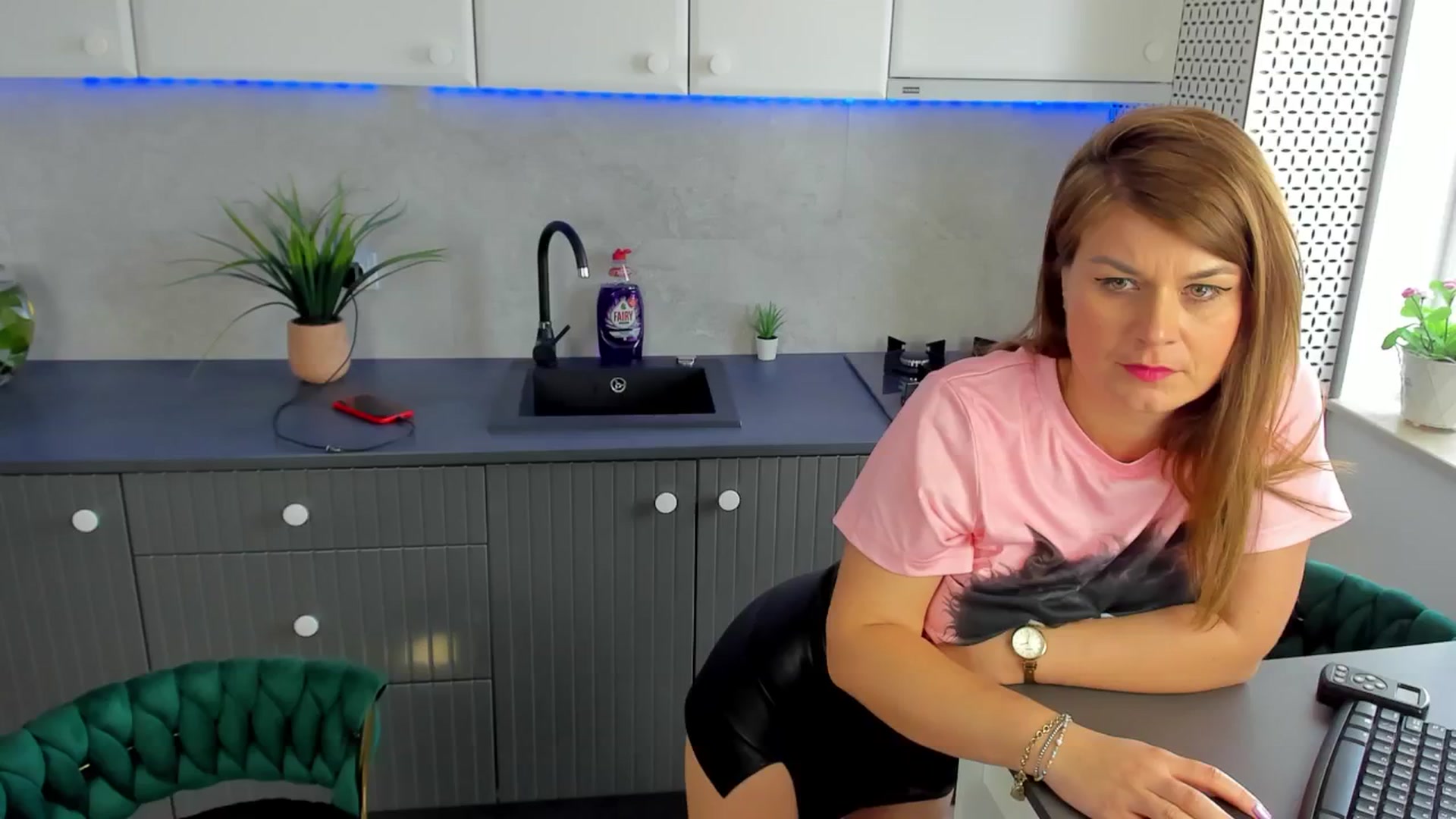 Gallery image thumbnail from SuaveGia's myfreecams stream on, 06/10/2024, 12:38 image 1 of 20