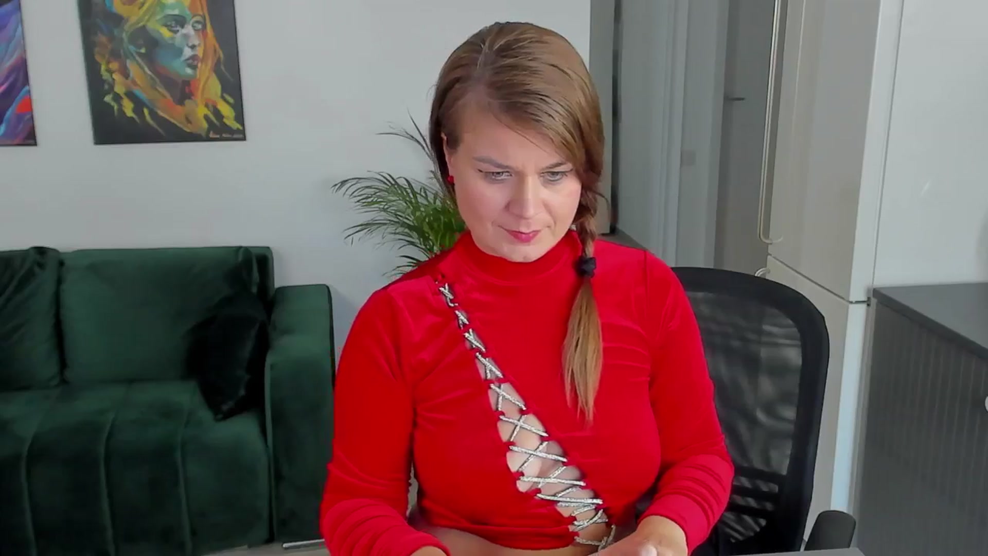 Gallery image thumbnail from SuaveGia's myfreecams stream on, 10/15/2024, 12:06 image 12 of 20