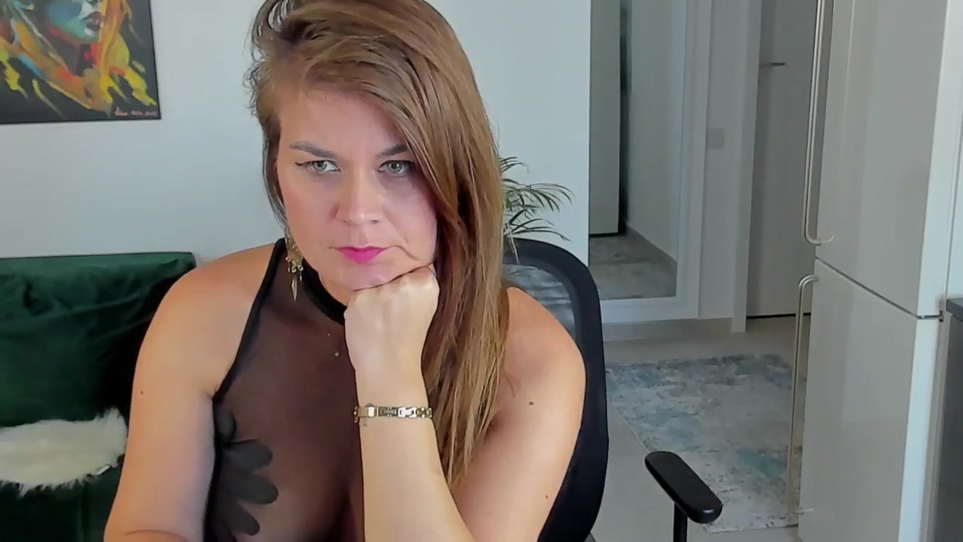 Gallery image thumbnail from SuaveGia's myfreecams stream on, 10/17/2024, 13:17 image 15 of 20