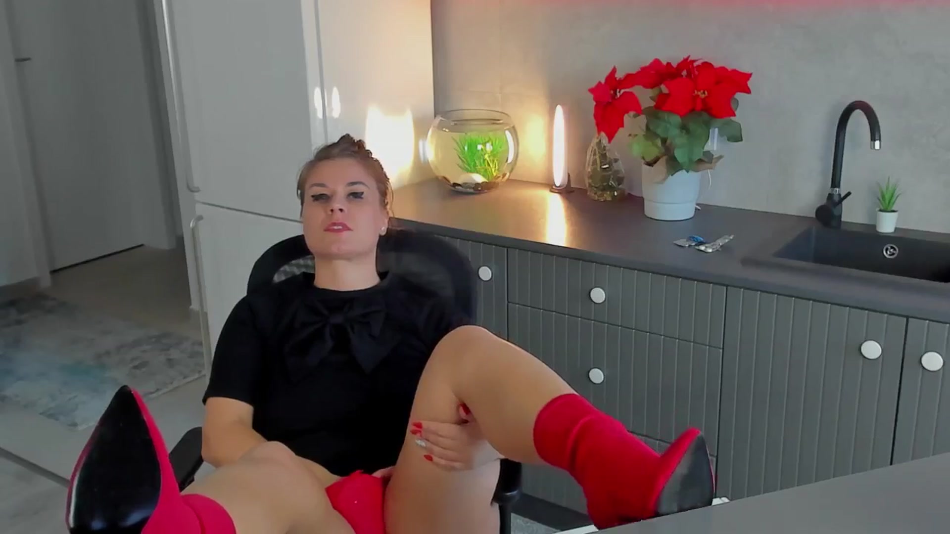 Gallery image thumbnail from SuaveGia's myfreecams stream on, 12/11/2024, 13:38 image 20 of 20