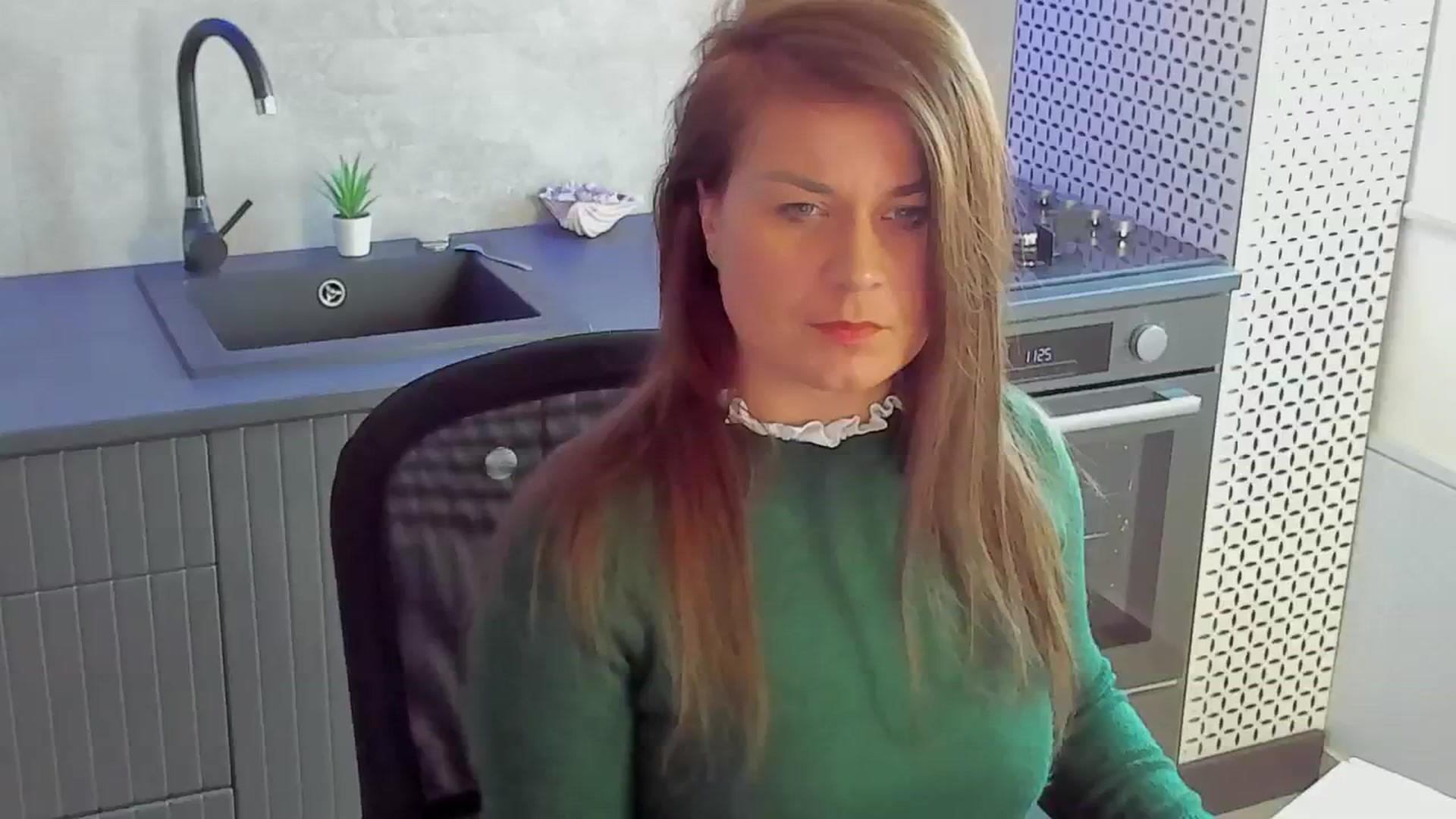 Gallery image thumbnail from SuaveGia's myfreecams stream on, 12/19/2024, 08:33 image 18 of 20