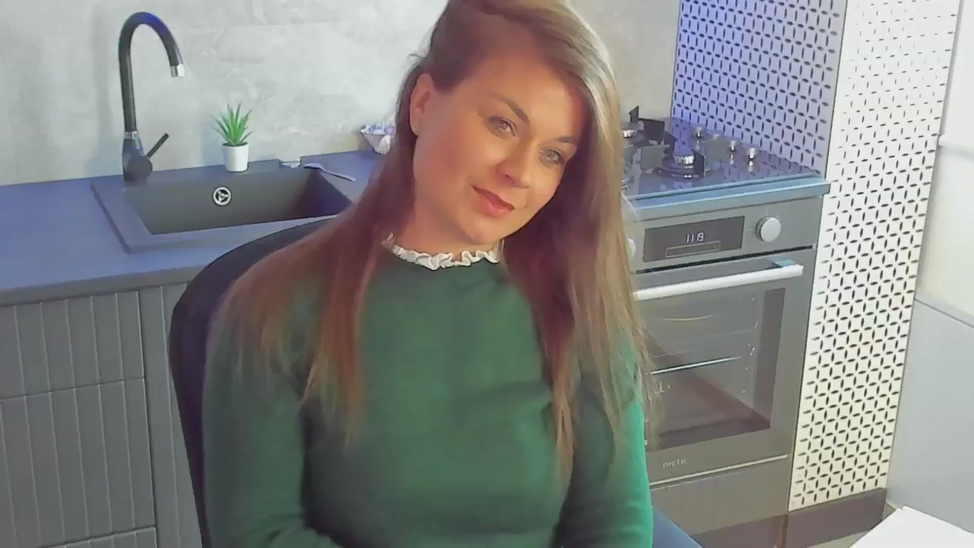 Gallery image thumbnail from SuaveGia's myfreecams stream on, 12/19/2024, 08:33 image 15 of 20