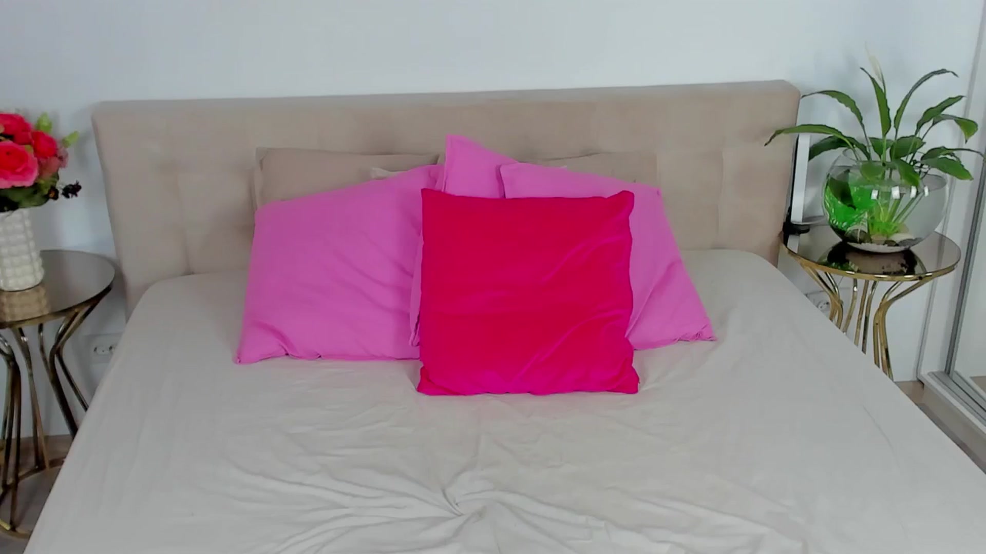Gallery image thumbnail from SuaveGia's myfreecams stream on, 02/16/2025, 14:48 image 17 of 20