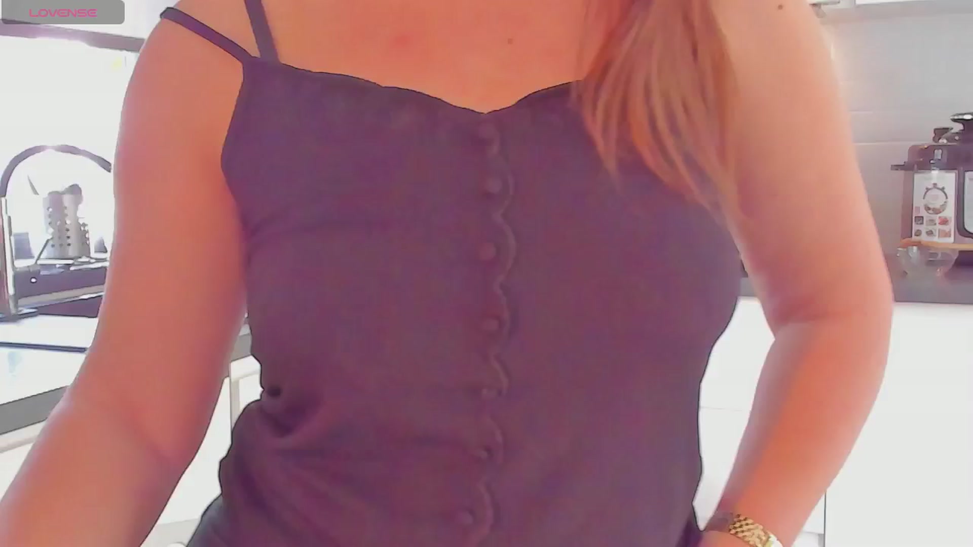 Gallery image thumbnail from SuaveGia's myfreecams stream on, 03/10/2025, 08:36 image 13 of 20