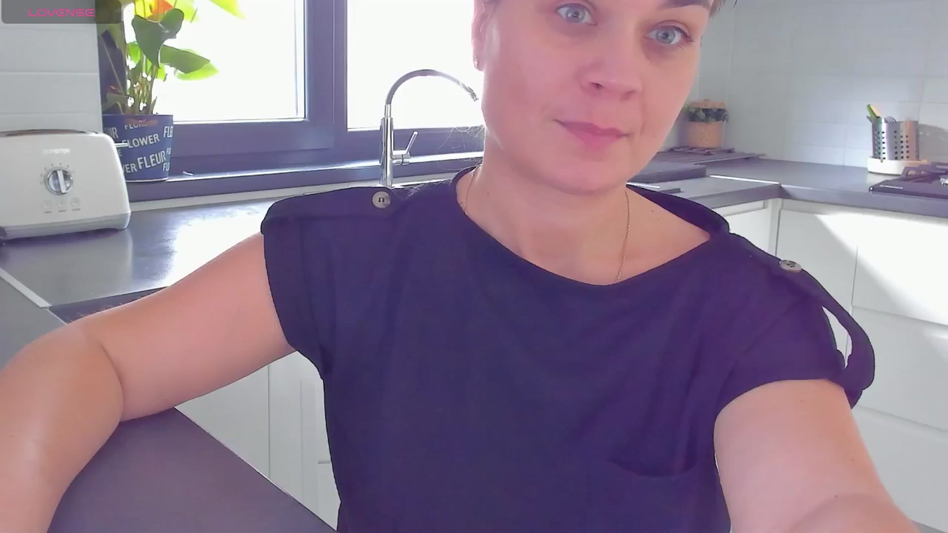 Gallery image thumbnail from SuaveGia's myfreecams stream on, 03/24/2025, 09:22 image 13 of 20