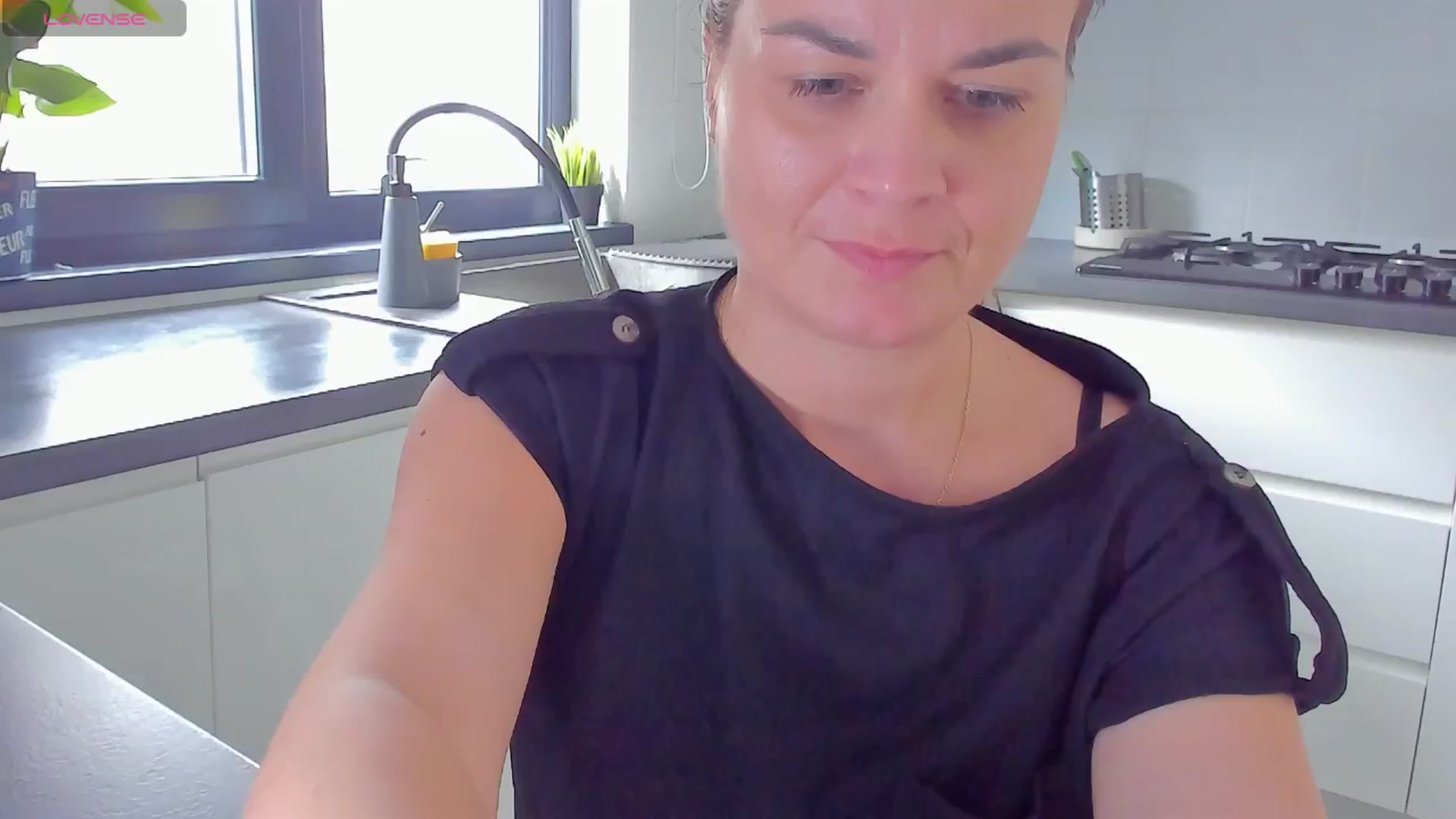 Gallery image thumbnail from SuaveGia's myfreecams stream on, 03/24/2025, 09:48 image 12 of 20