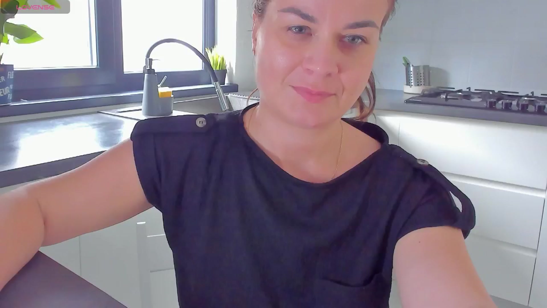 Gallery image thumbnail from SuaveGia's myfreecams stream on, 03/24/2025, 09:48 image 8 of 20