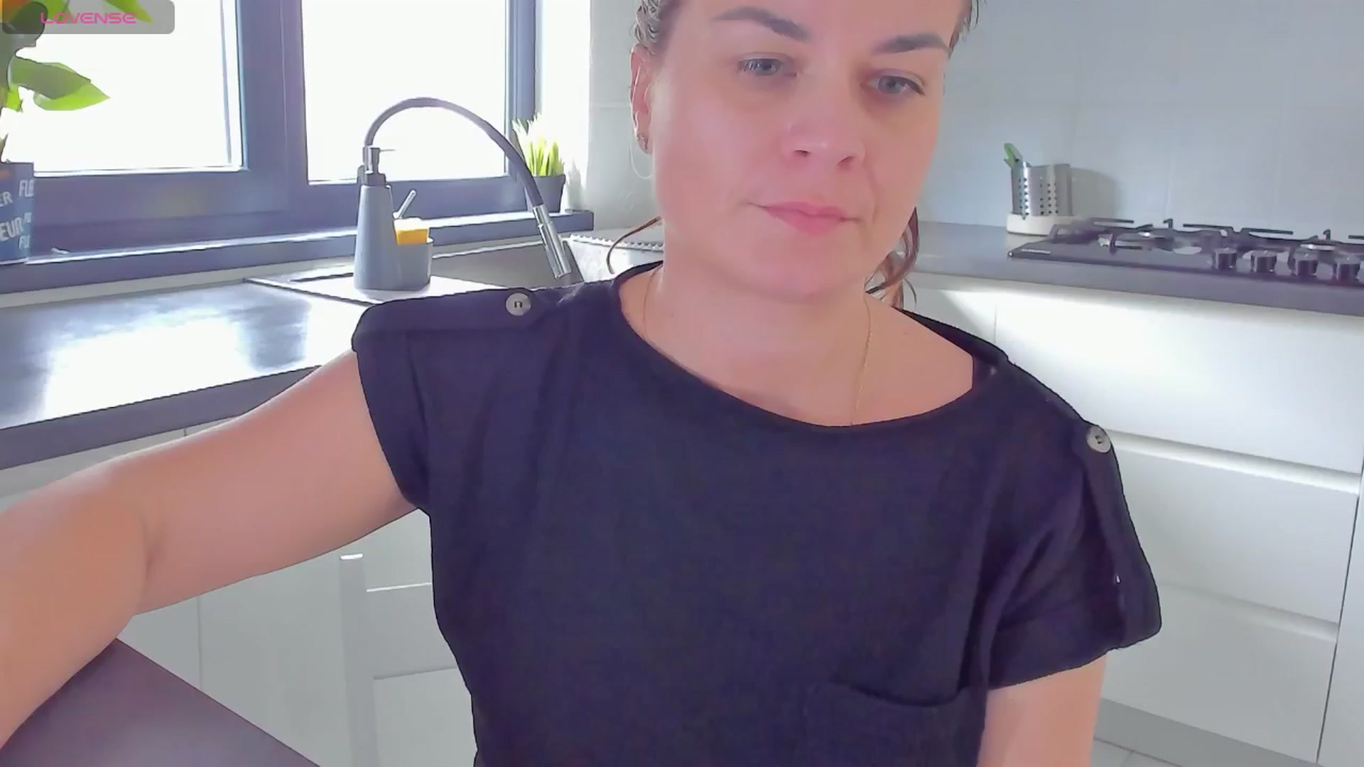 Gallery image thumbnail from SuaveGia's myfreecams stream on, 03/24/2025, 09:48 image 3 of 20