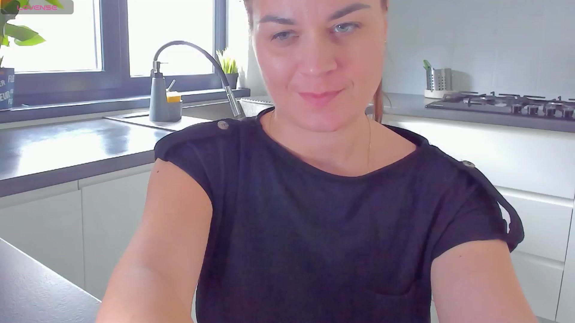 Gallery image thumbnail from SuaveGia's myfreecams stream on, 03/24/2025, 09:48 image 4 of 20