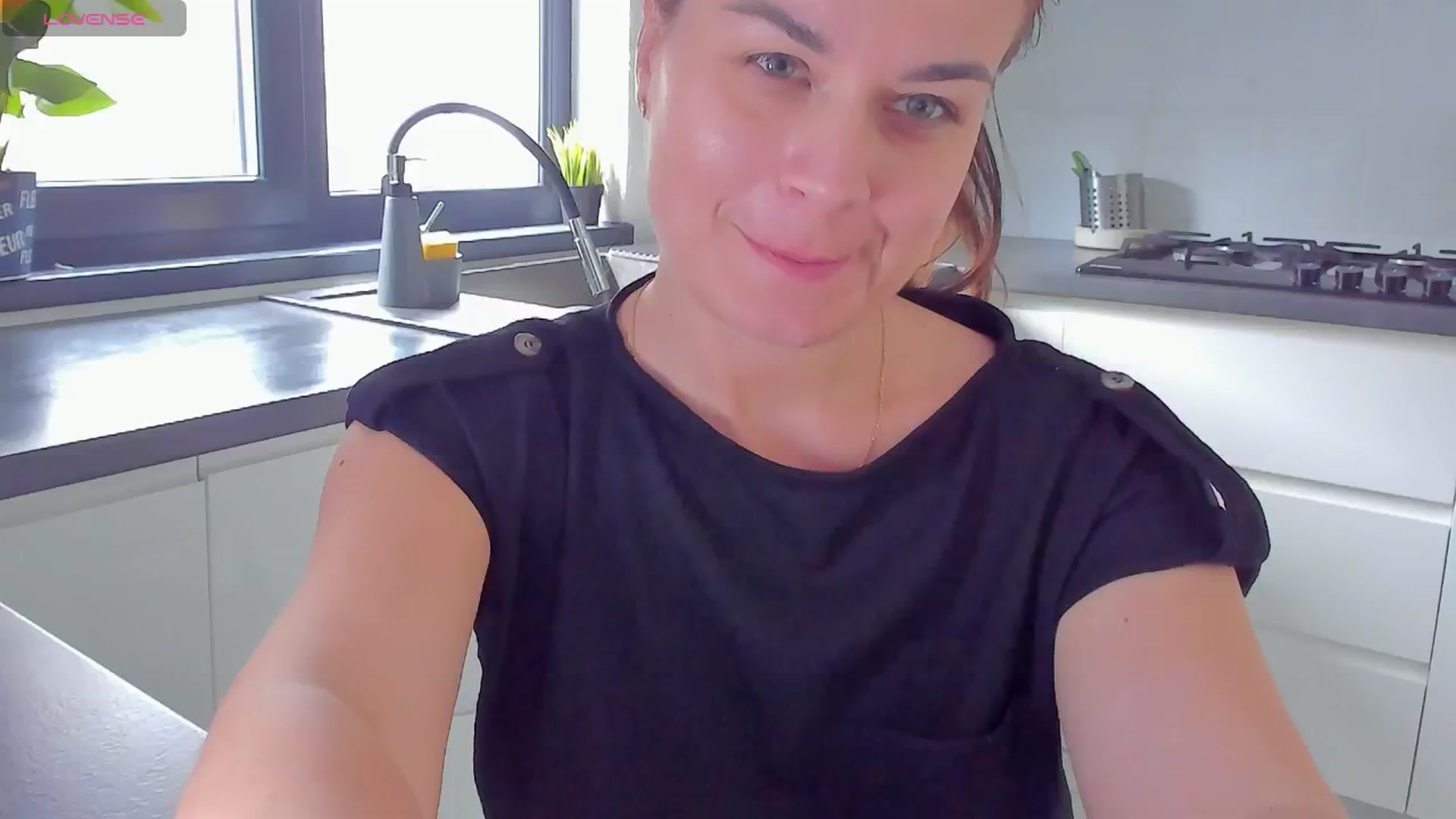 Gallery image thumbnail from SuaveGia's myfreecams stream on, 03/24/2025, 09:48 image 7 of 20