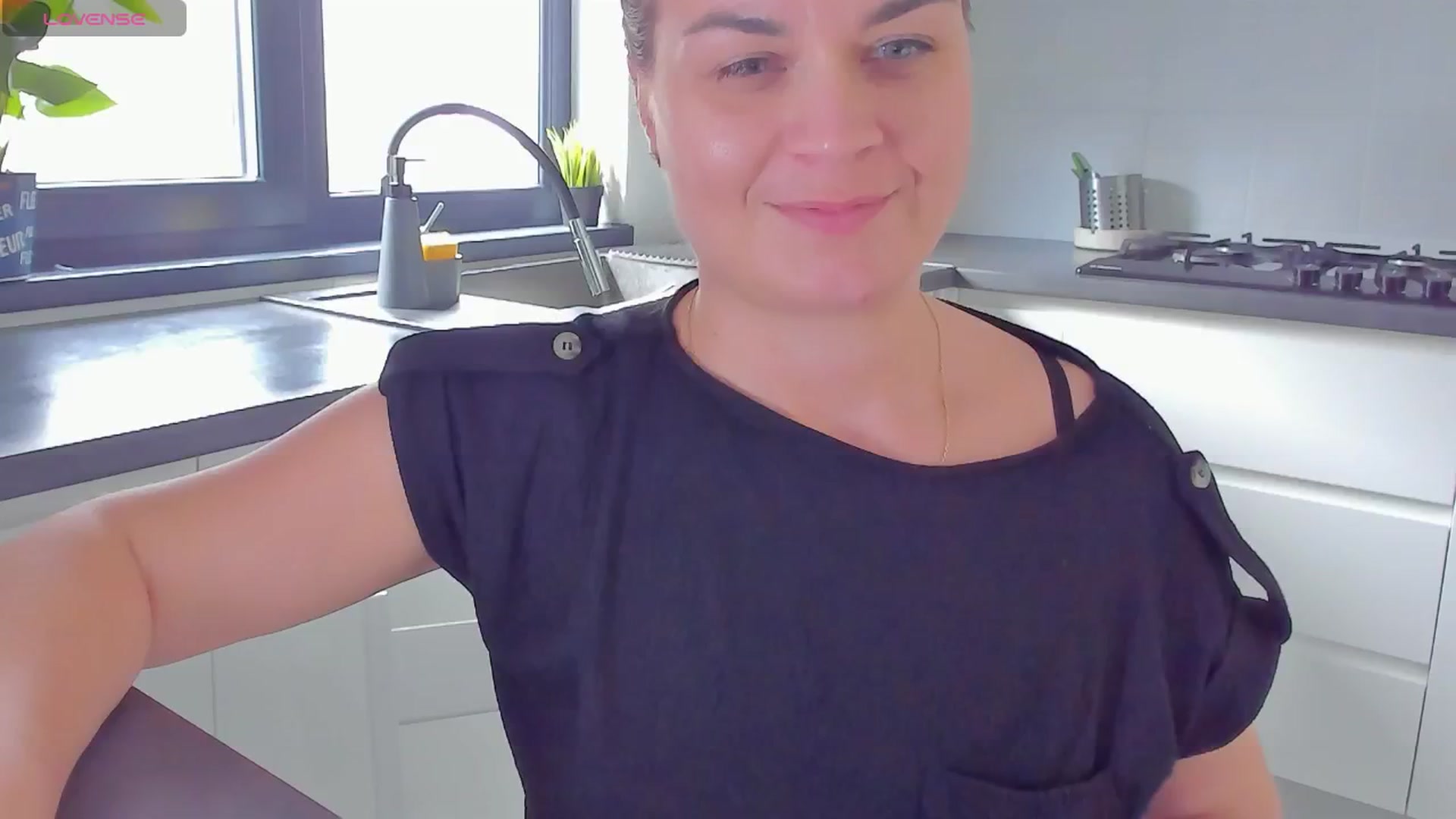 Gallery image thumbnail from SuaveGia's myfreecams stream on, 03/24/2025, 09:48 image 11 of 20