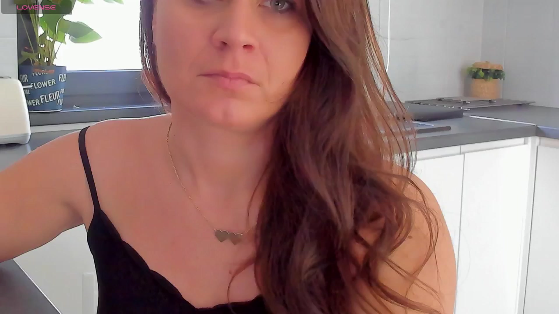 Gallery image thumbnail from SuaveGia's myfreecams stream on, 03/25/2025, 08:31 image 11 of 20