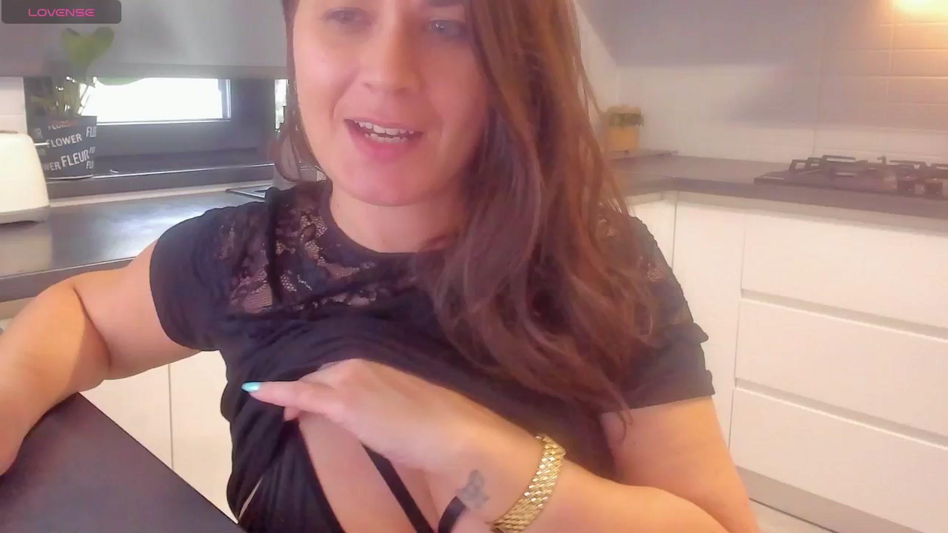 Gallery image thumbnail from SuaveGia's myfreecams stream on, 03/26/2025, 14:35 image 12 of 20