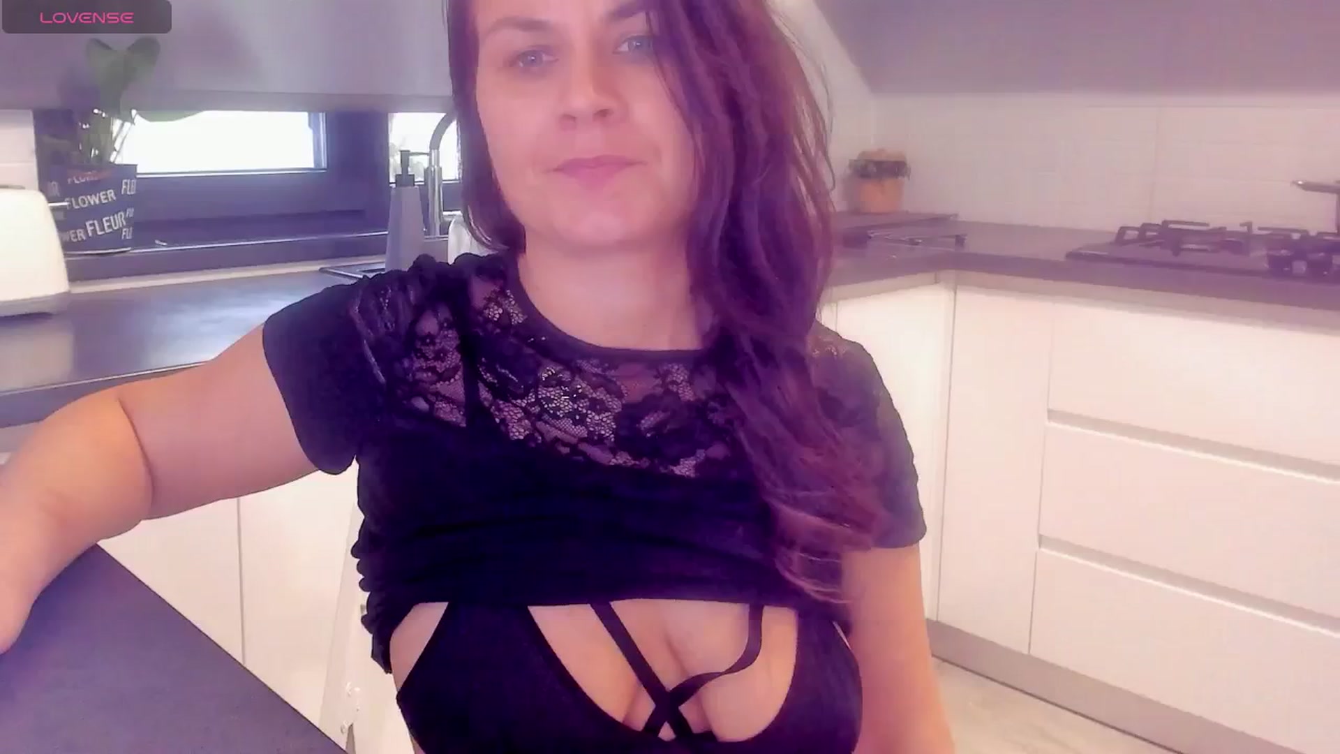 Gallery image thumbnail from SuaveGia's myfreecams stream on, 03/26/2025, 15:27 image 9 of 20