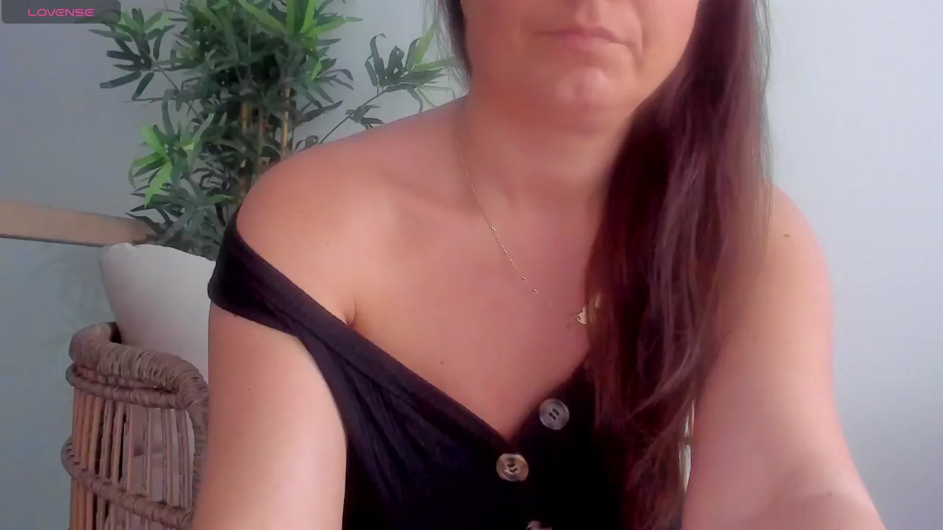 Gallery image thumbnail from SuaveGia's myfreecams stream on, 03/27/2025, 09:39 image 17 of 20