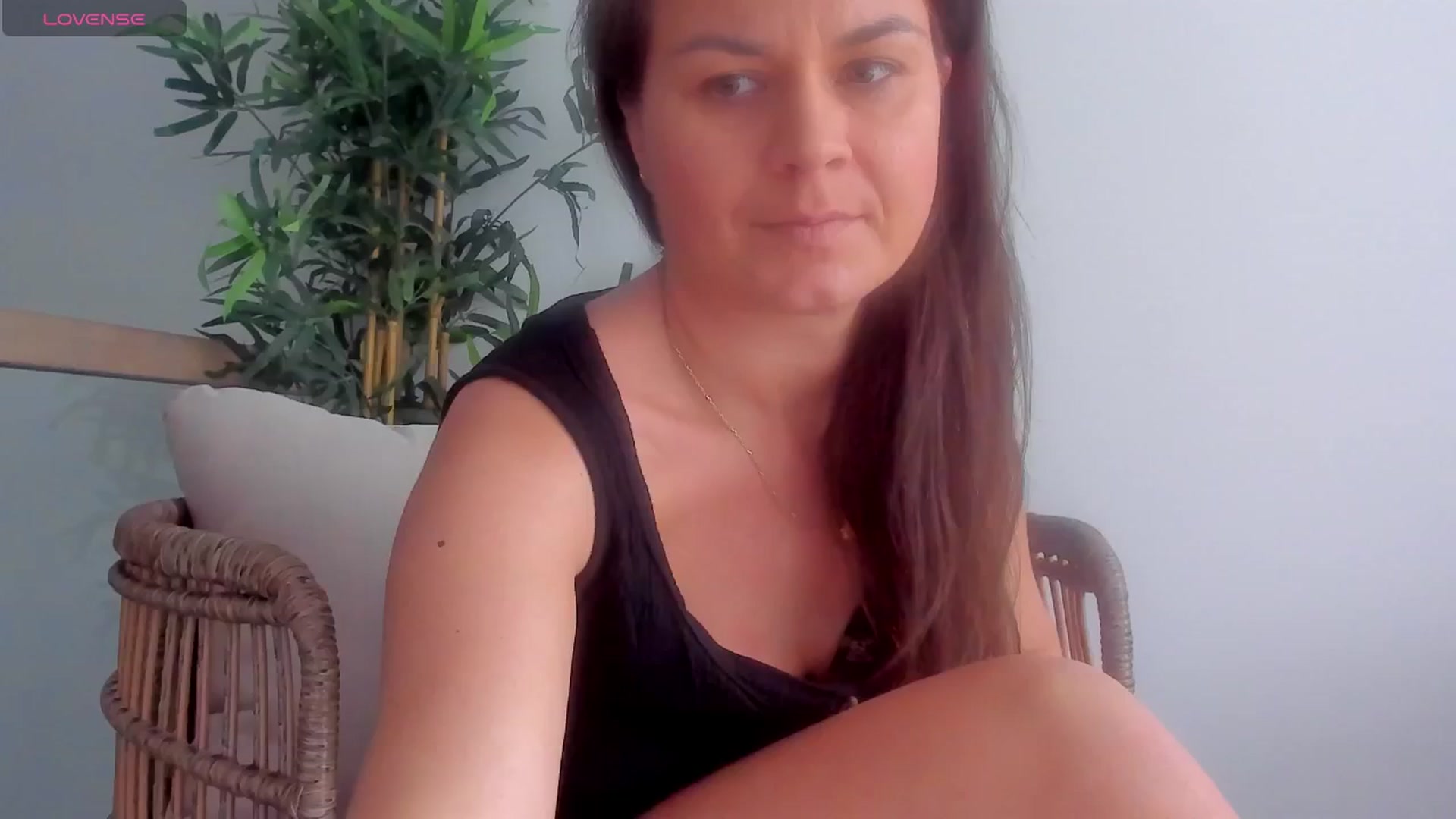 Gallery image thumbnail from SuaveGia's myfreecams stream on, 03/27/2025, 09:39 image 16 of 20