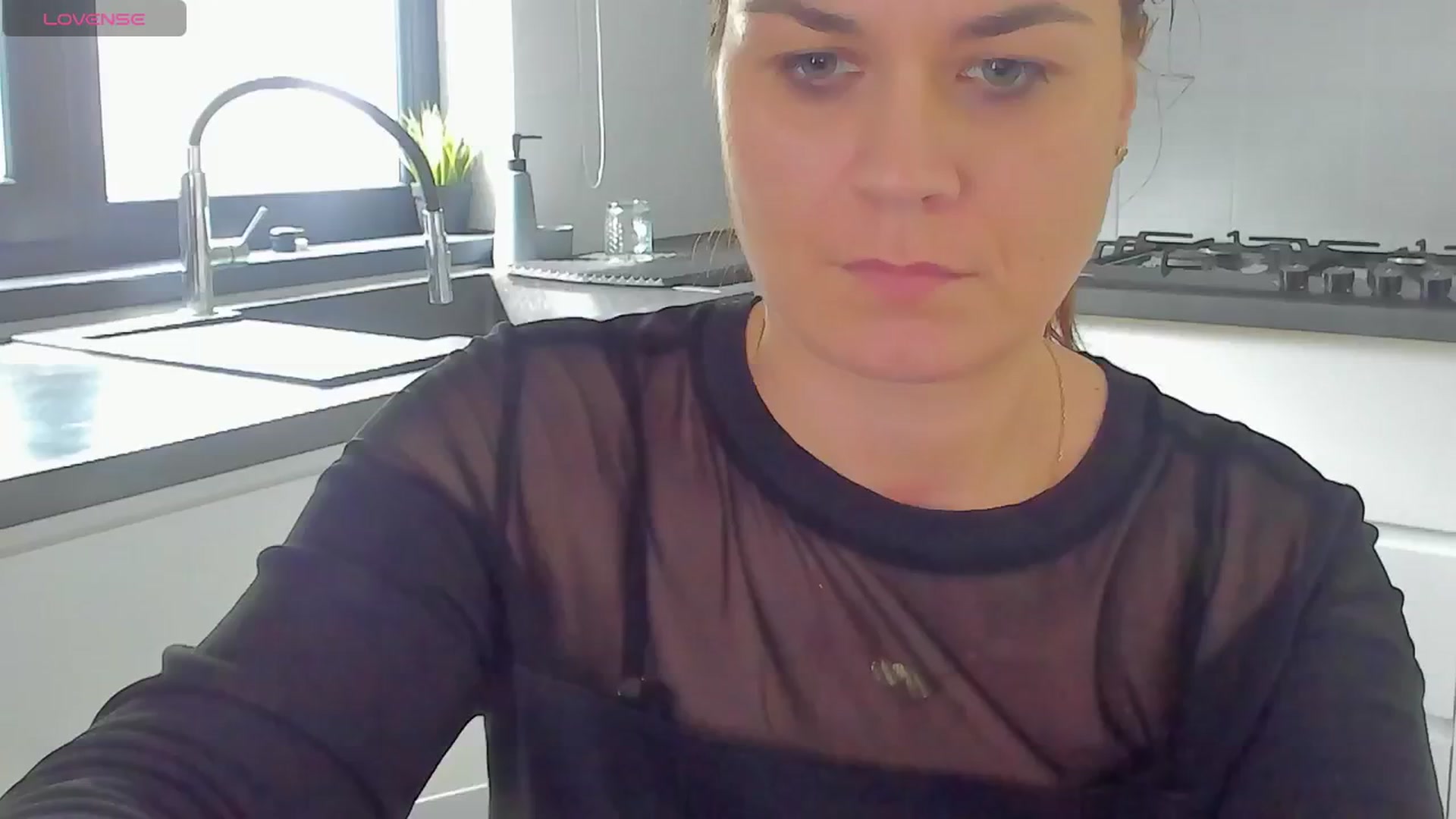 Gallery image thumbnail from SuaveGia's myfreecams stream on, 04/10/2025, 10:38 image 15 of 20