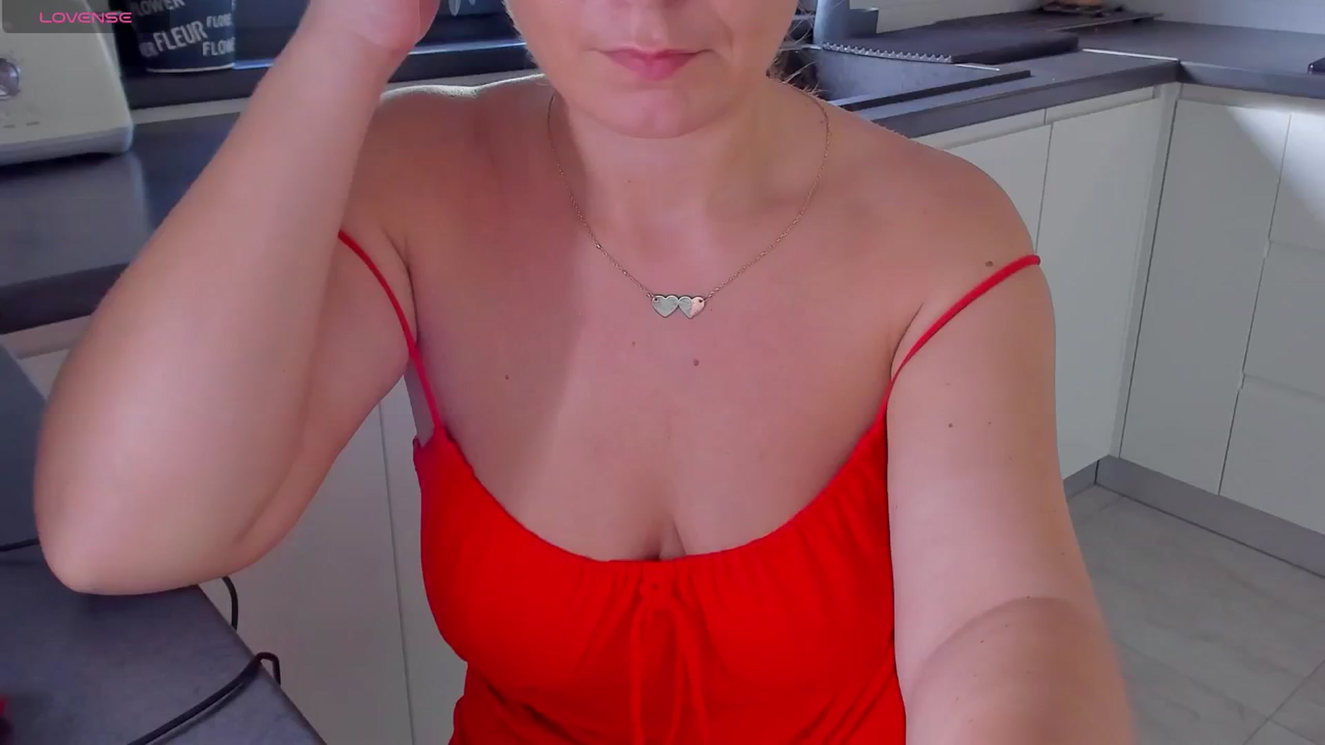 Gallery image thumbnail from SuaveGia's myfreecams stream on, 04/11/2025, 08:37 image 14 of 20