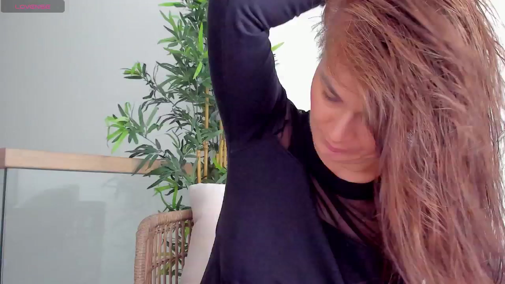 Gallery image thumbnail from SuaveGia's myfreecams stream on, 04/14/2025, 07:55 image 5 of 20