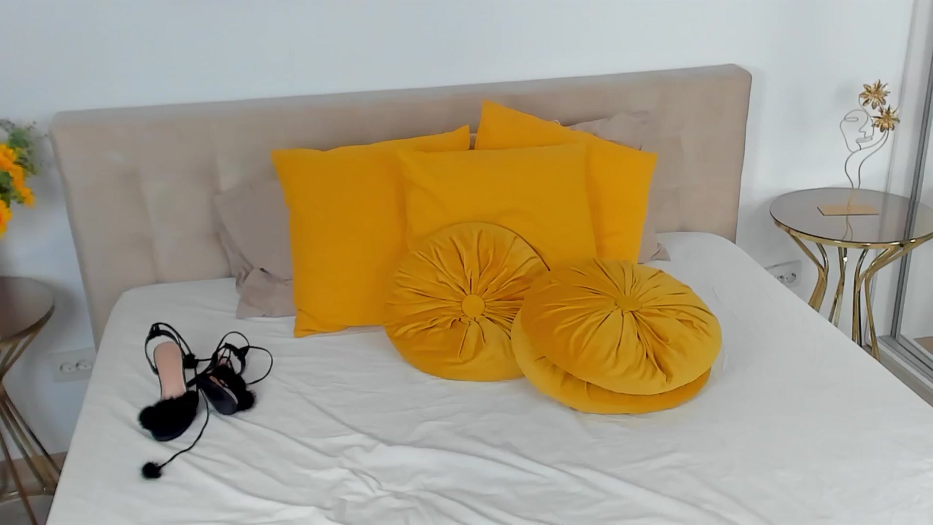 Gallery image thumbnail from SuaveGia's myfreecams stream on, 04/17/2025, 17:47 image 18 of 20